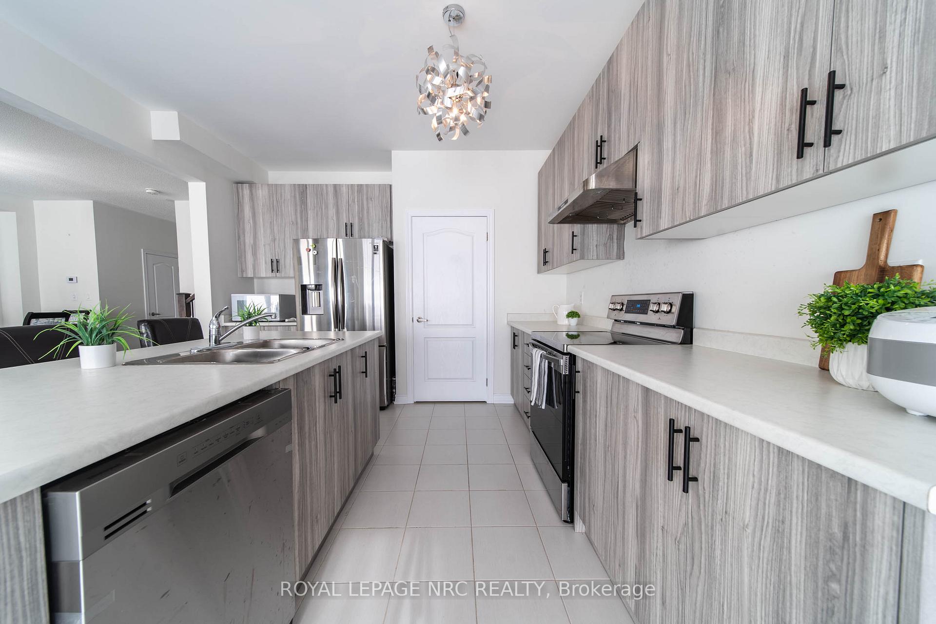 97 Tumblewood Place, Welland — photo 4 of 5