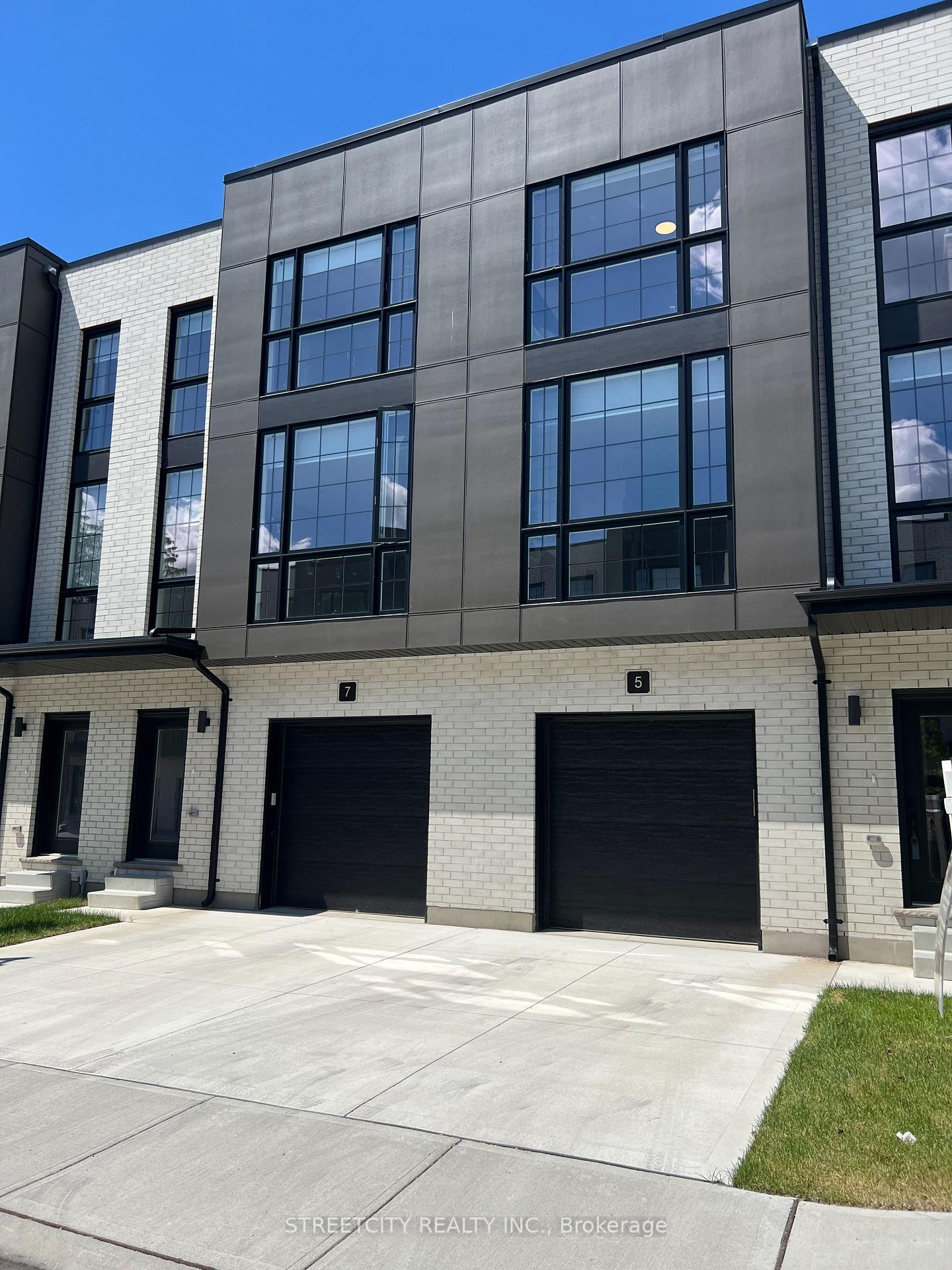 2500 MAIN Street 7, London South, ON N6P 1T5
