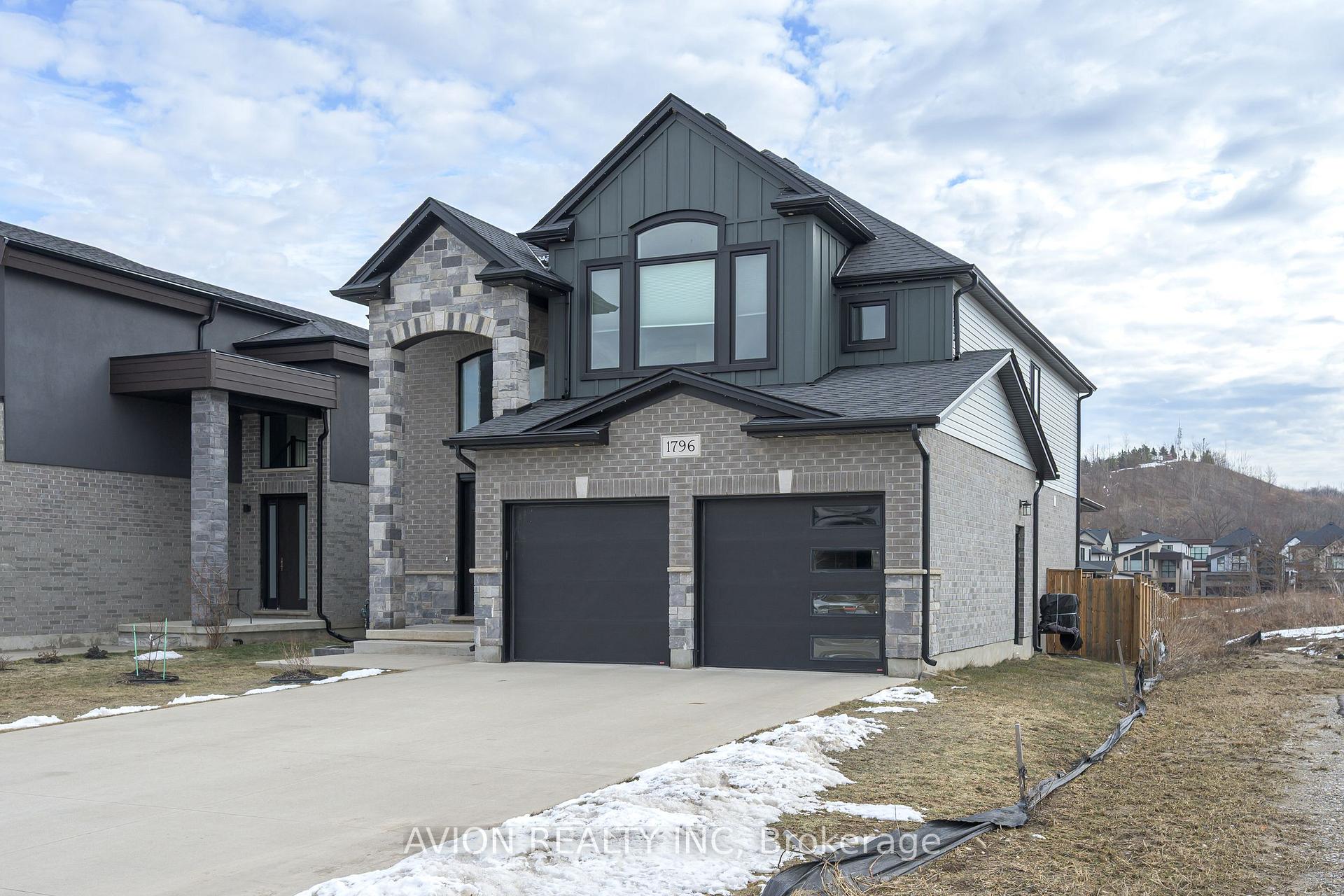 1796 BRAYFORD Avenue, London South — photo 3 of 5