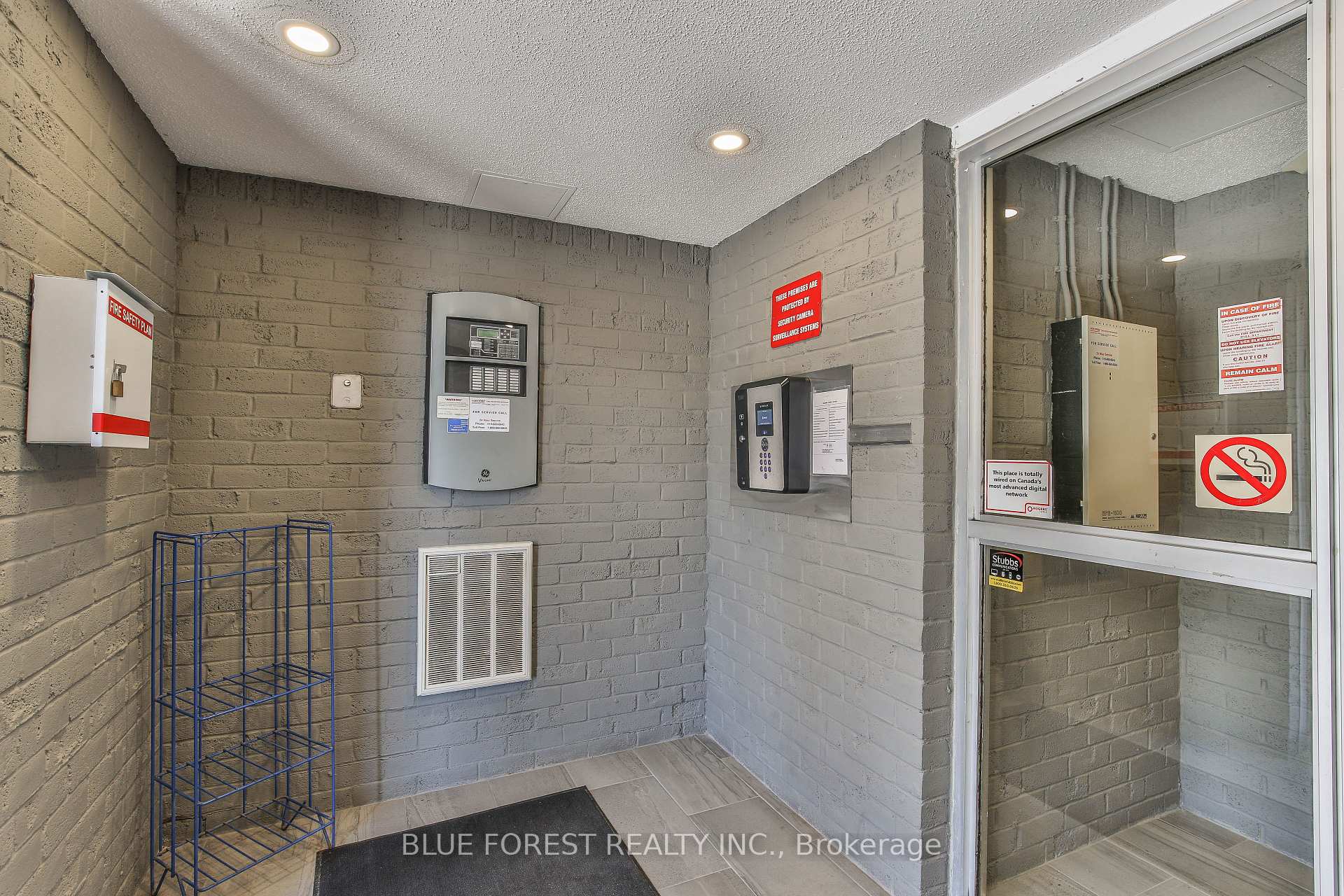 140 Conway Drive 40, London South — photo 3 of 5
