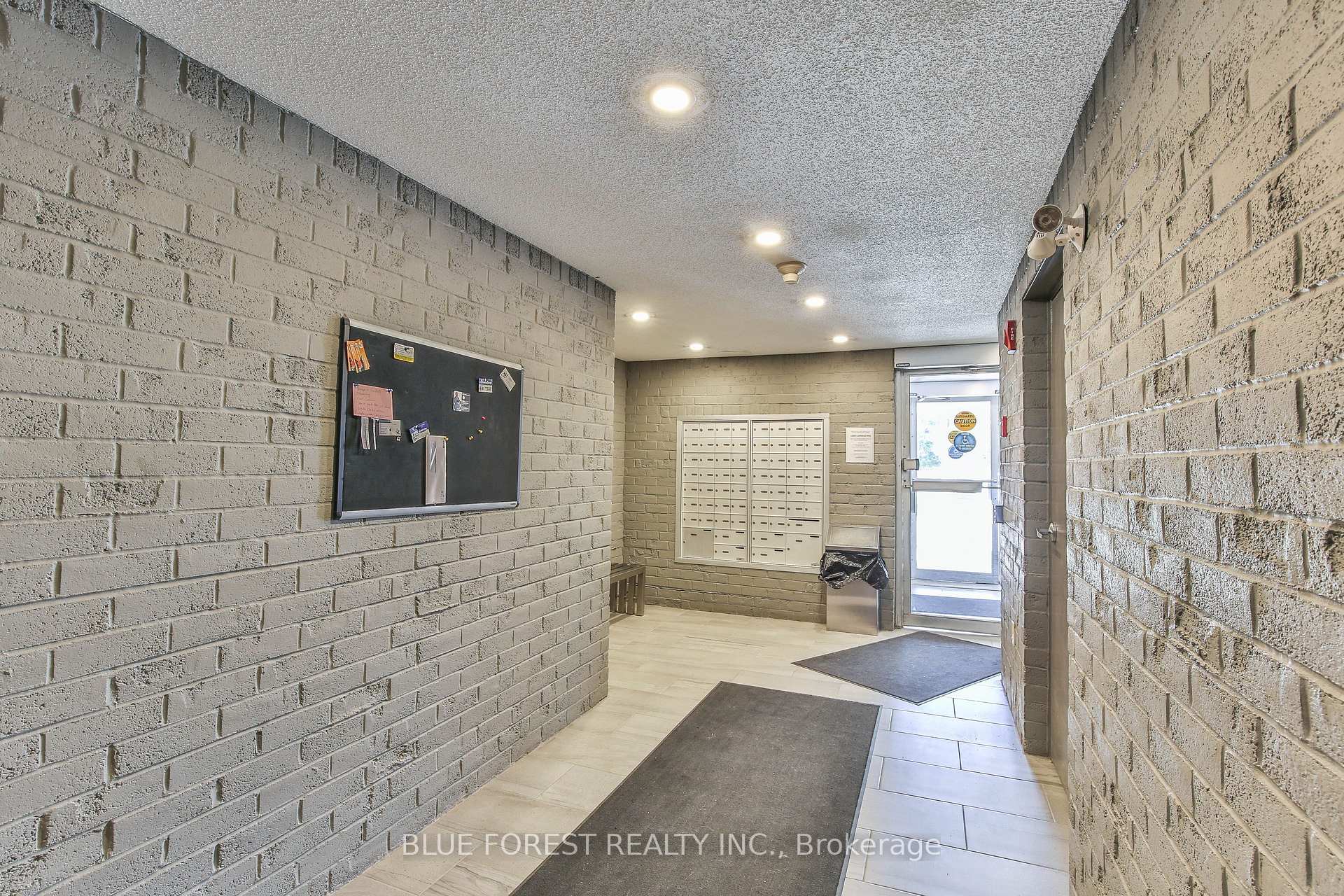 140 Conway Drive 40, London South — photo 4 of 5
