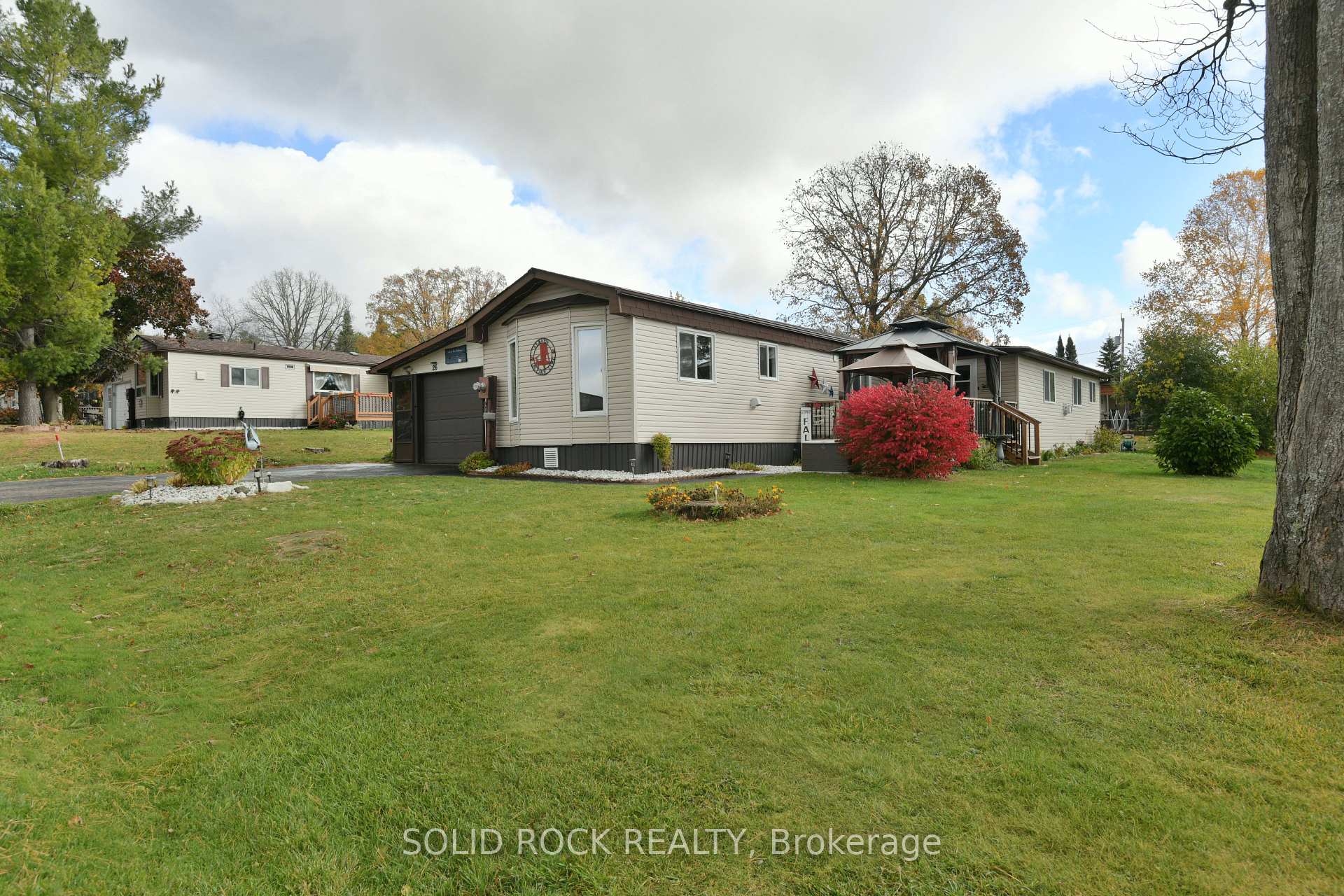 26 Evergreen Lane, McNab/Braeside — photo 3 of 5