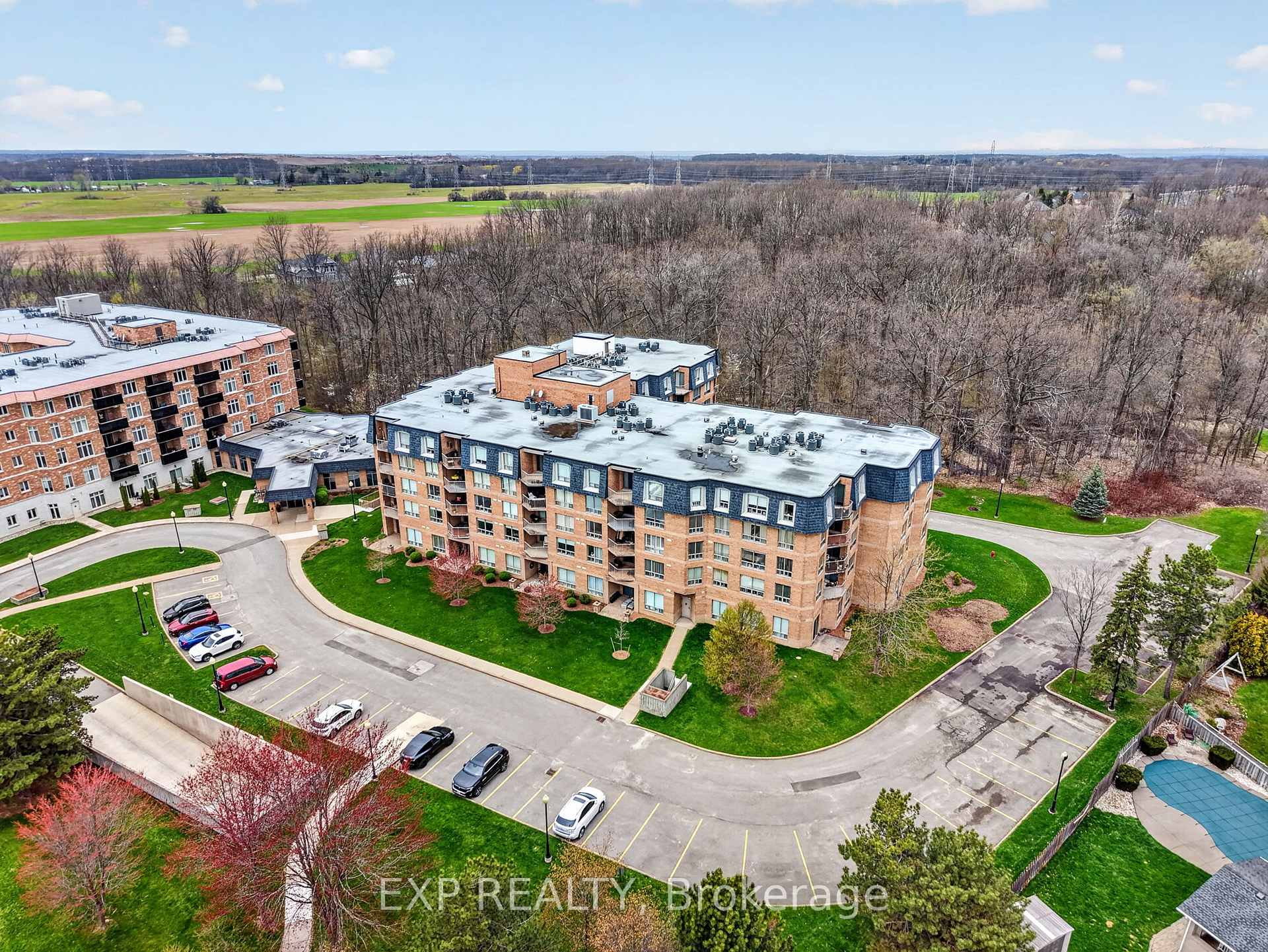 8111 Forest Glen Drive 301, Niagara Falls, ON L2H 2Y7