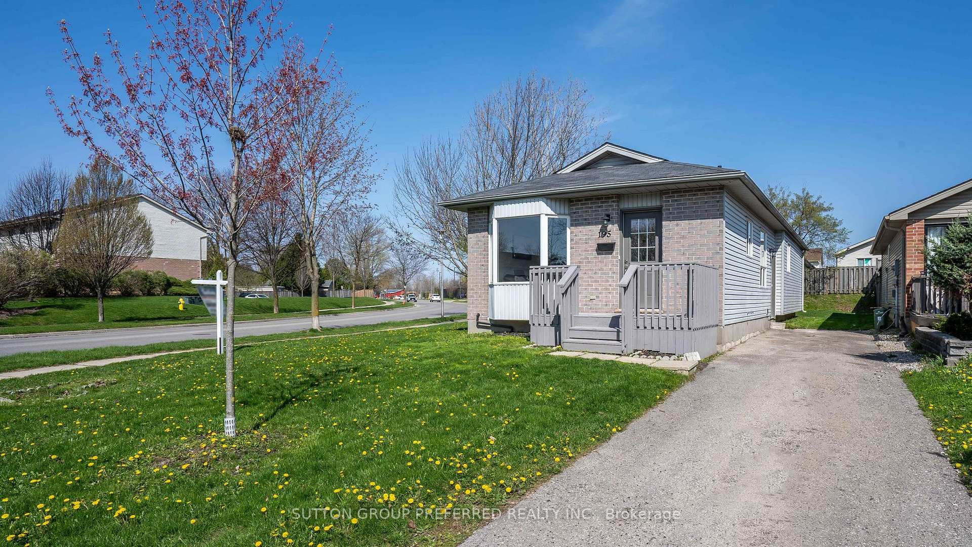195 Simpson Crescent, London East — photo 3 of 5