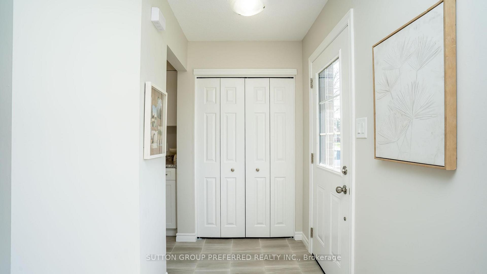 195 Simpson Crescent, London East — photo 4 of 5