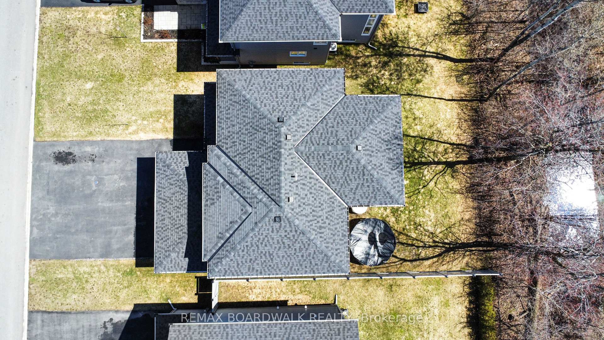 160 Hybrid Street, Russell — photo 4 of 5