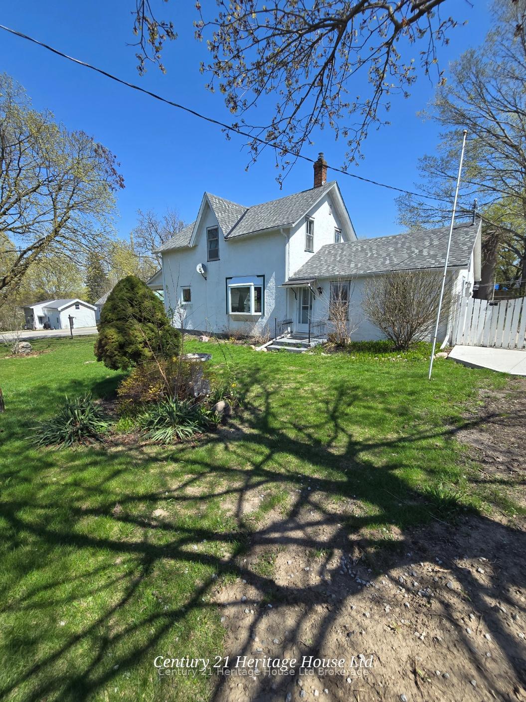 152 Charles Street E, Ingersoll — photo 3 of 5