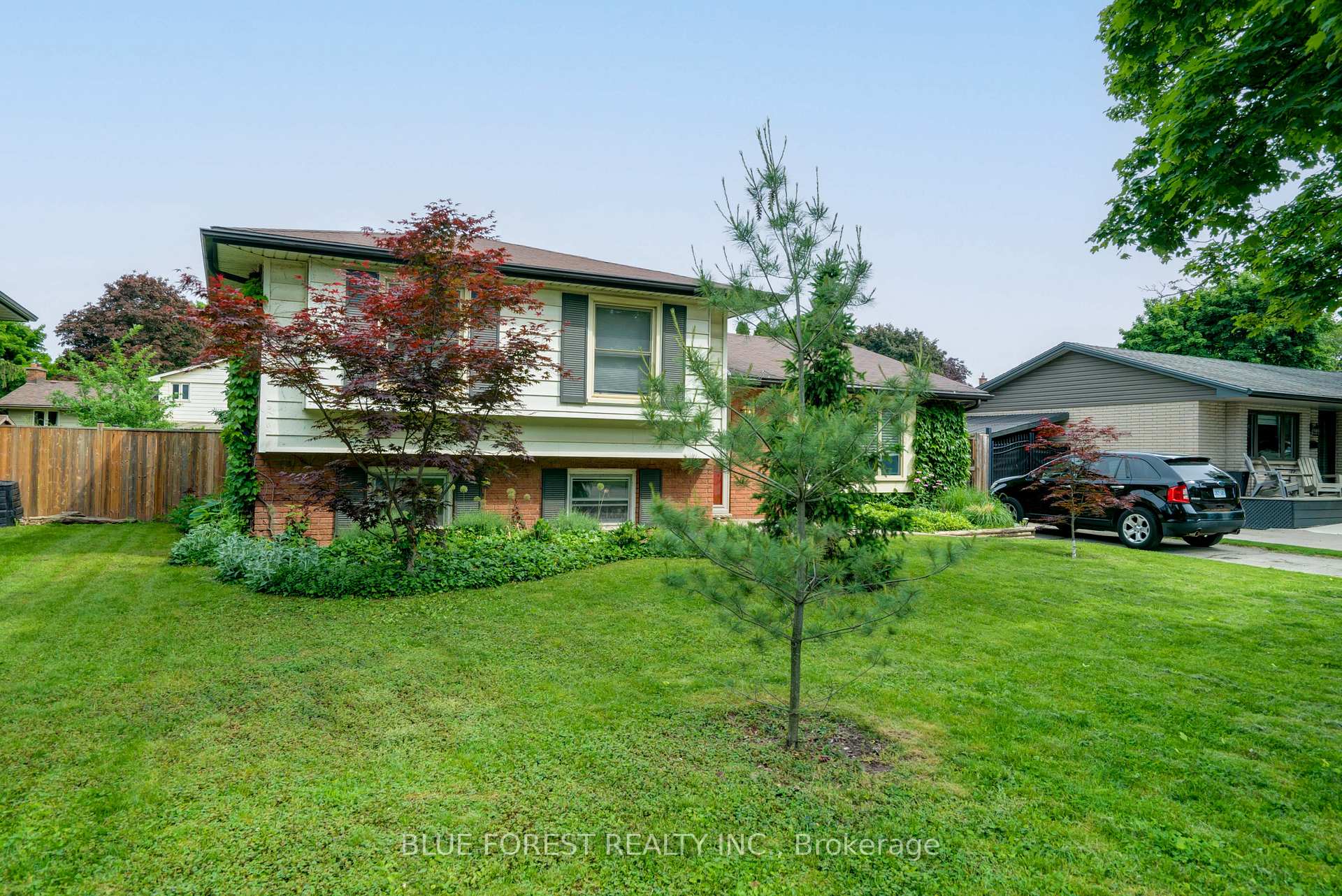 62 GLENBURNIE Crescent, London North — photo 3 of 5