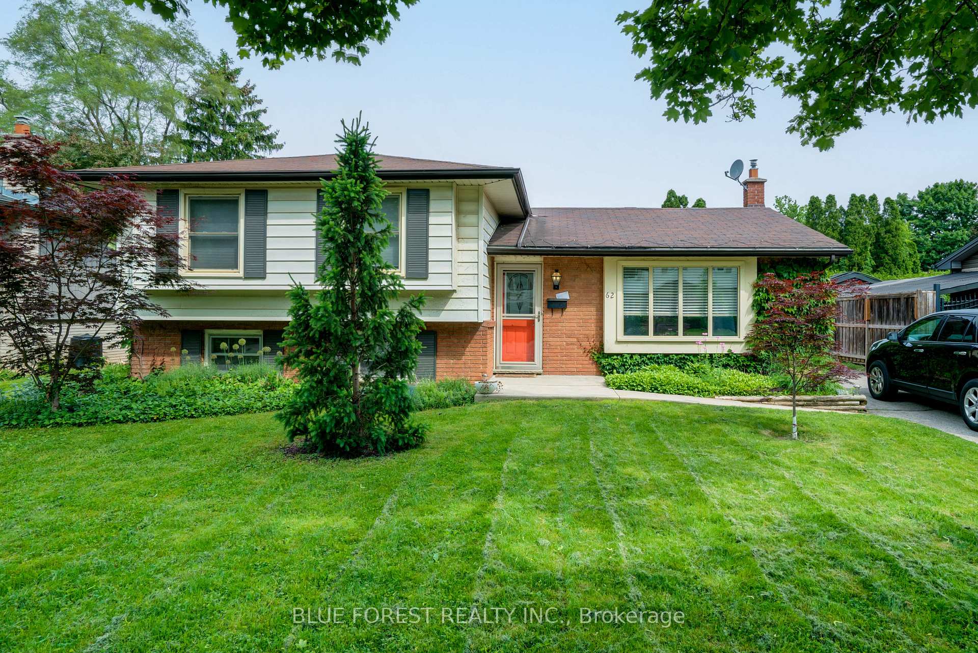 62 GLENBURNIE Crescent, London North — photo 4 of 5