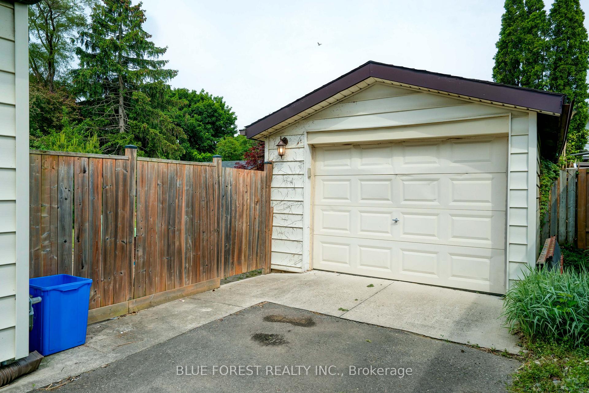 62 GLENBURNIE Crescent, London North — photo 5 of 5