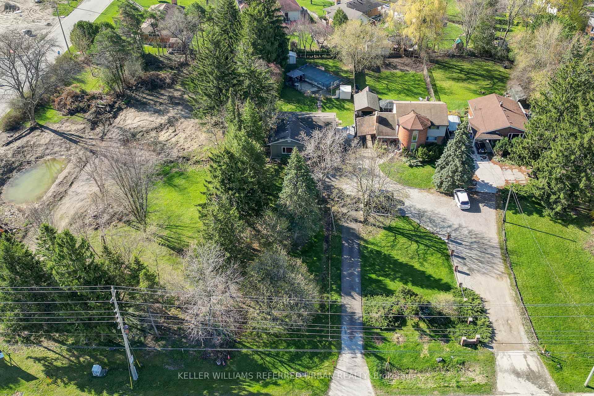 610 Commissioners Road W, London South — photo 2 of 5