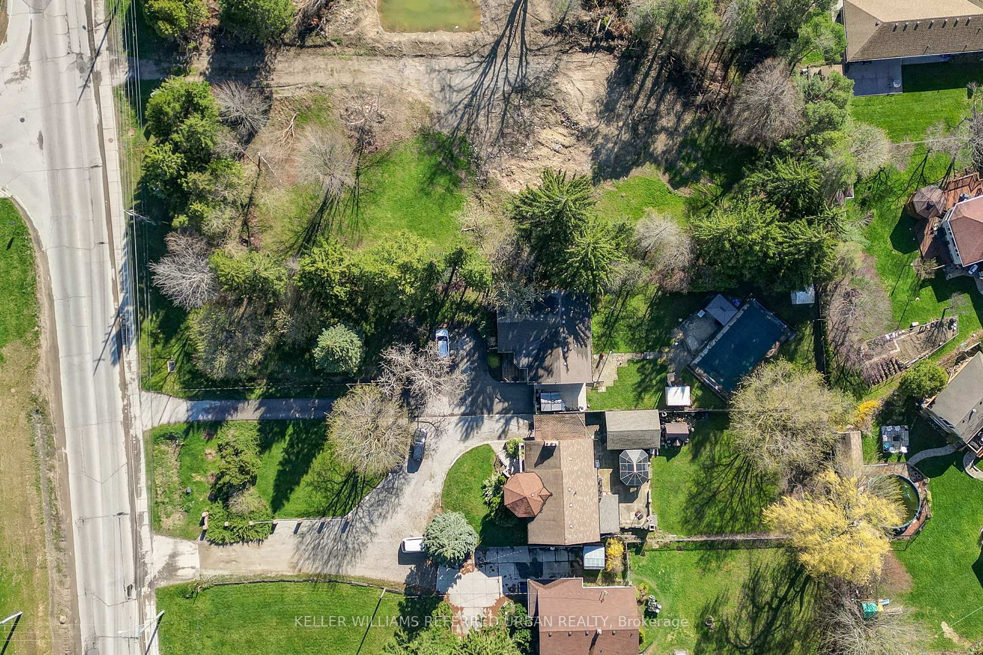 610 Commissioners Road W, London South — photo 4 of 5