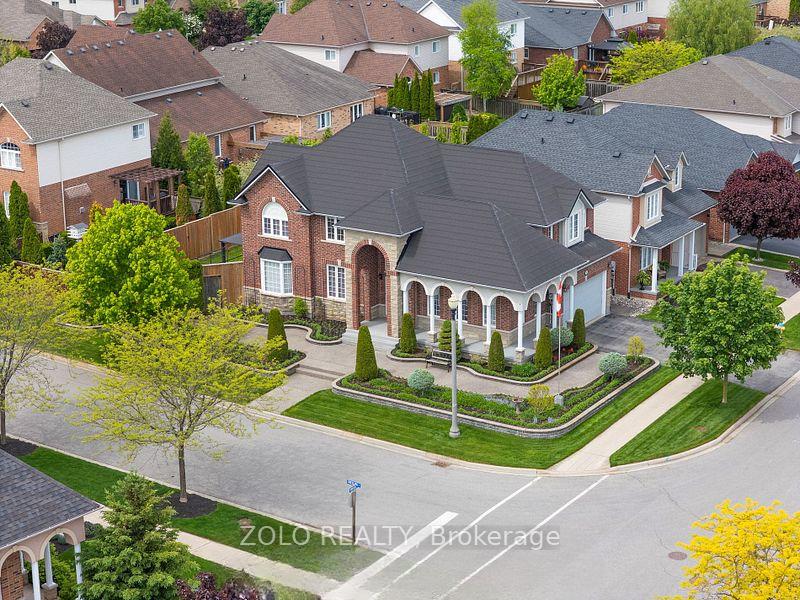 42 Vinifera Drive, Grimsby — photo 3 of 5
