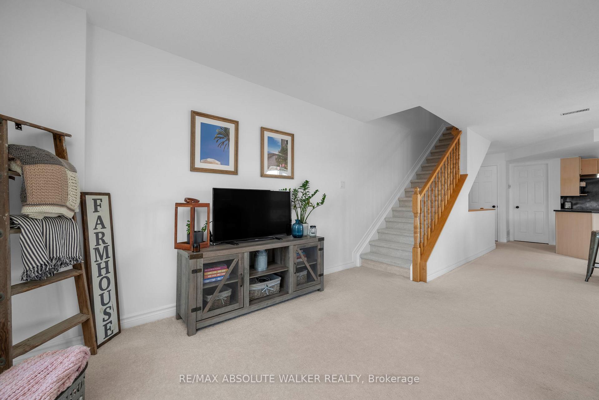 633 Lakeridge Drive 32, Orleans - Cumberland and Area — photo 4 of 5