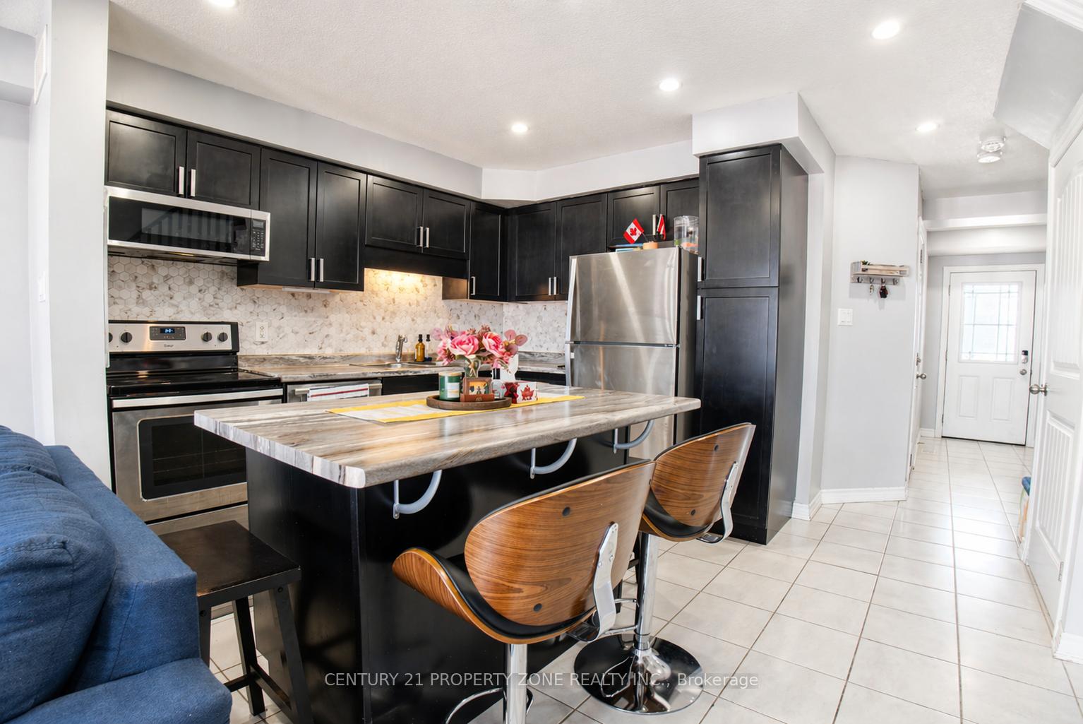 79 WESTMINSTER Crescent 79W, Centre Wellington — photo 4 of 5
