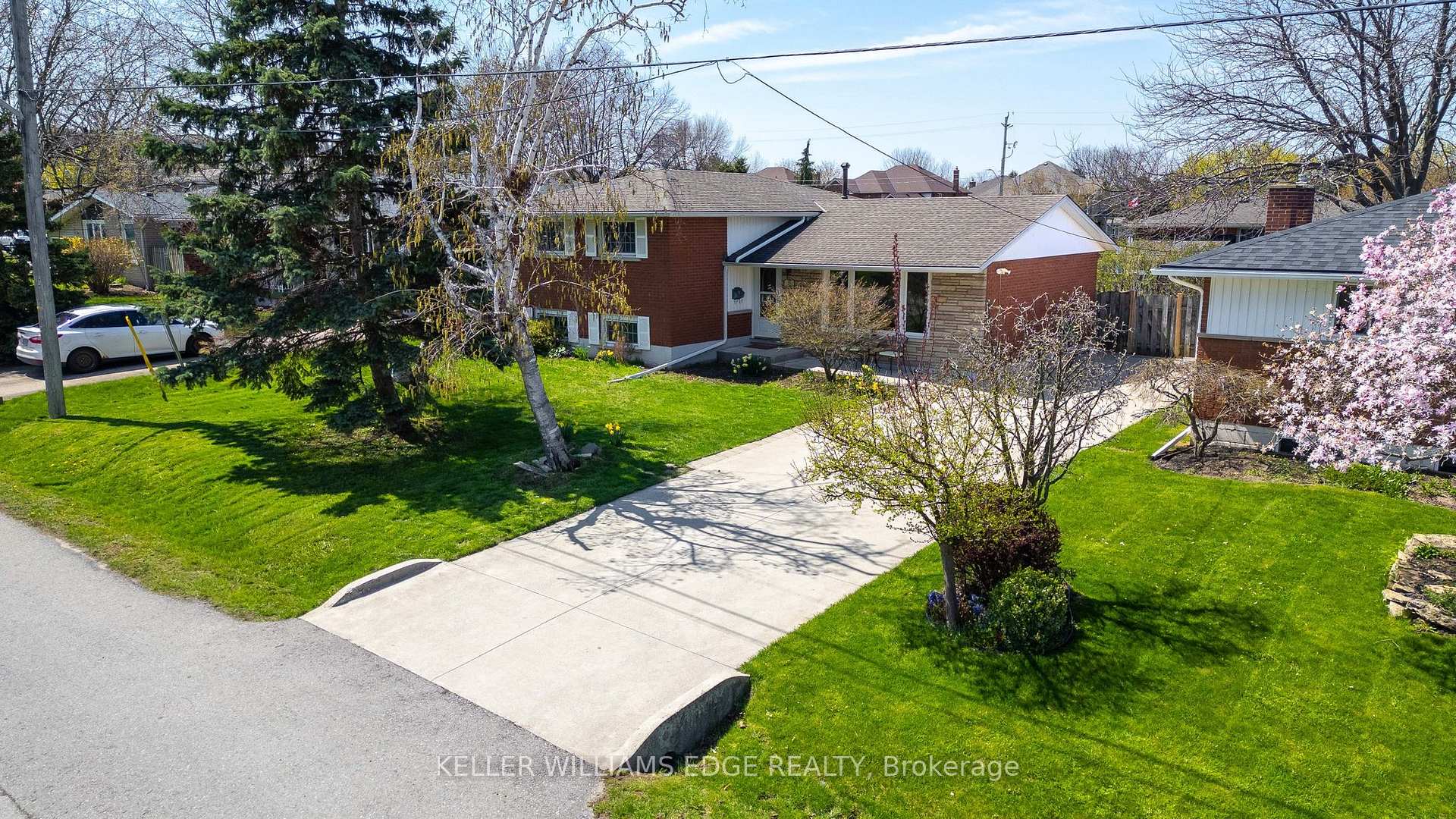 156 Lakeside Drive, Grimsby — photo 2 of 5
