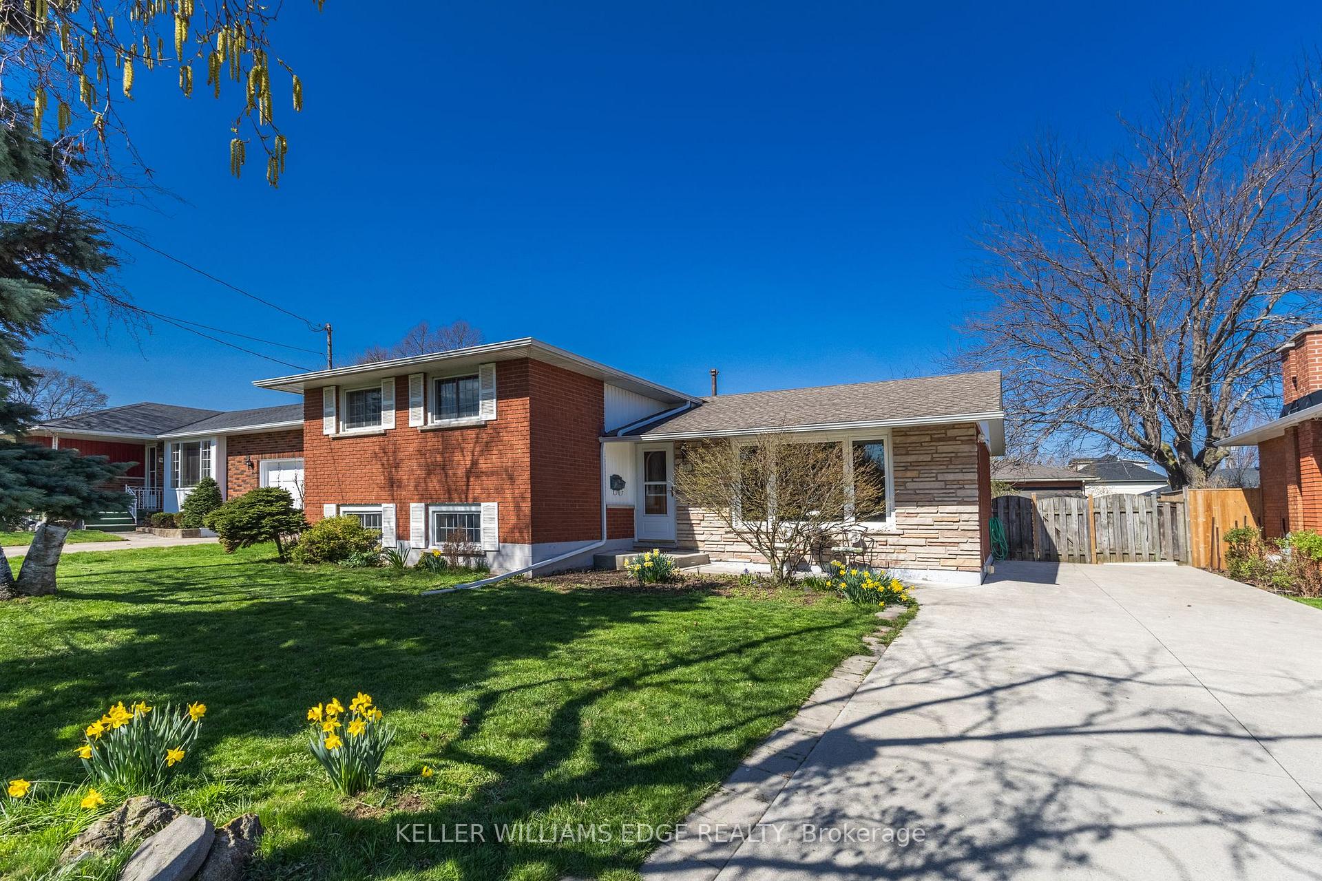 156 Lakeside Drive, Grimsby — photo 3 of 5