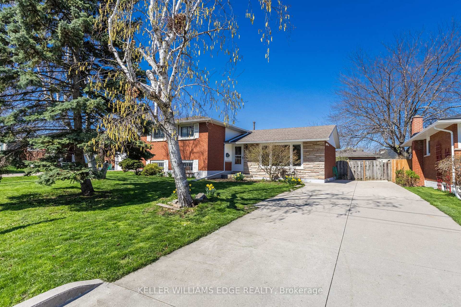 156 Lakeside Drive, Grimsby — photo 4 of 5