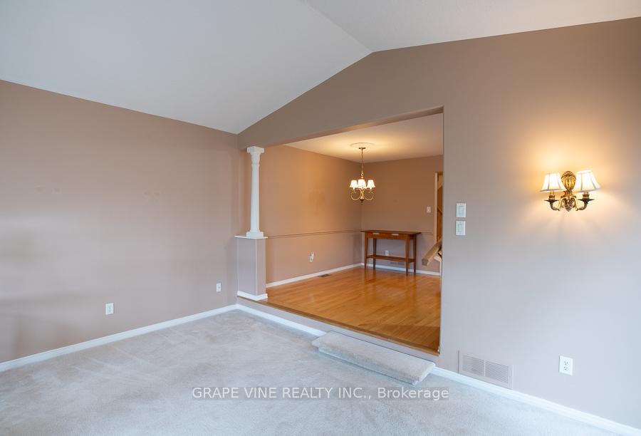 1 Newcastle Avenue, Kanata — photo 4 of 5