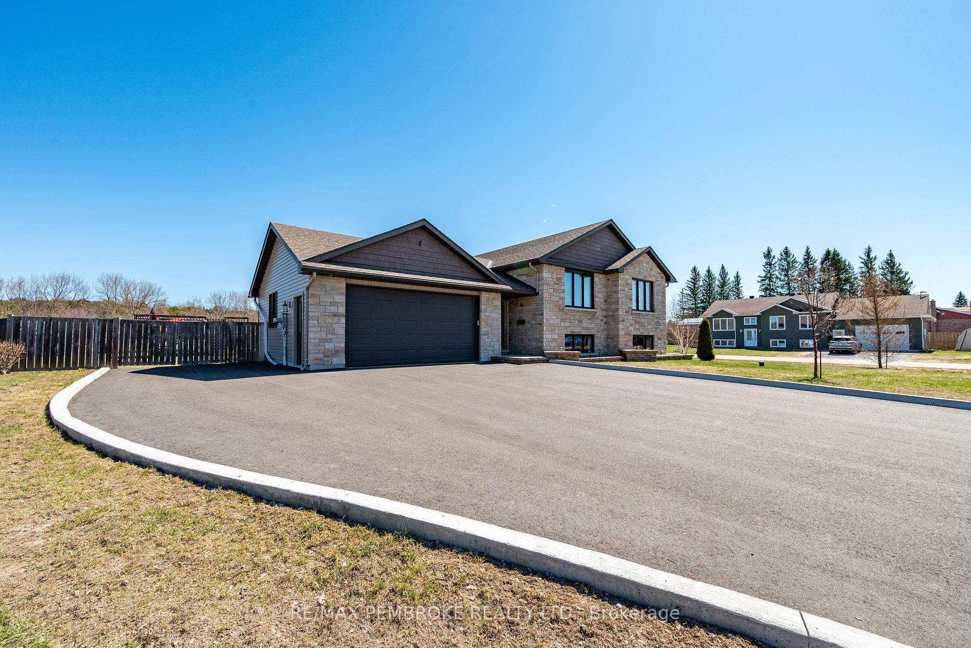 34 Rapid Road, Whitewater Region — photo 2 of 5