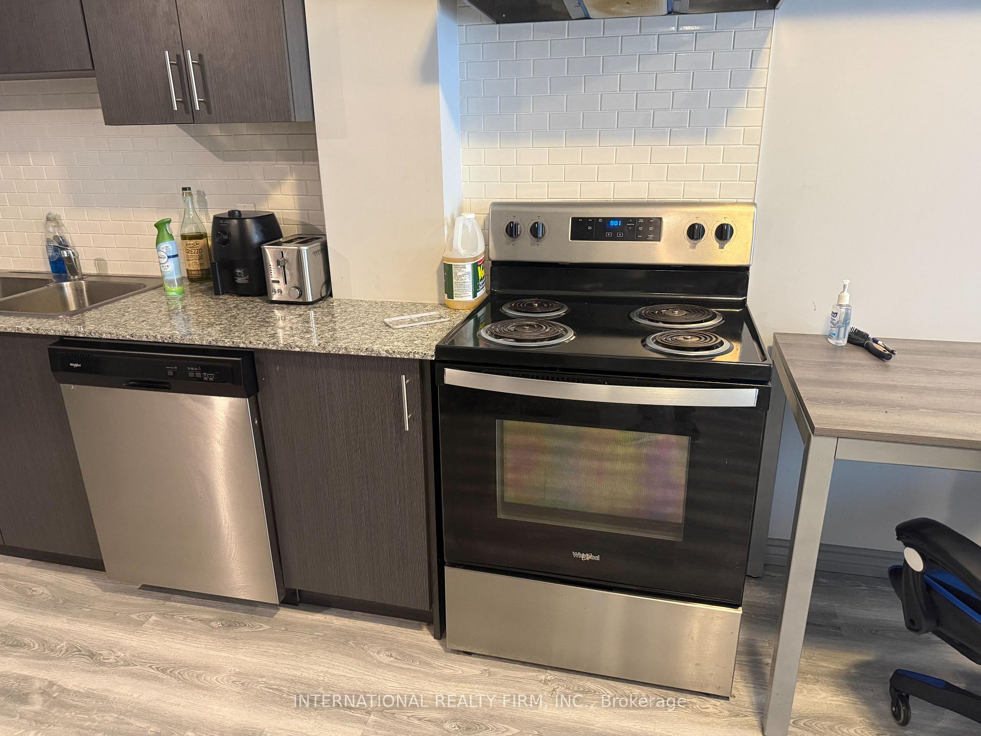 275 Larch Street 214, Waterloo — photo 2 of 5