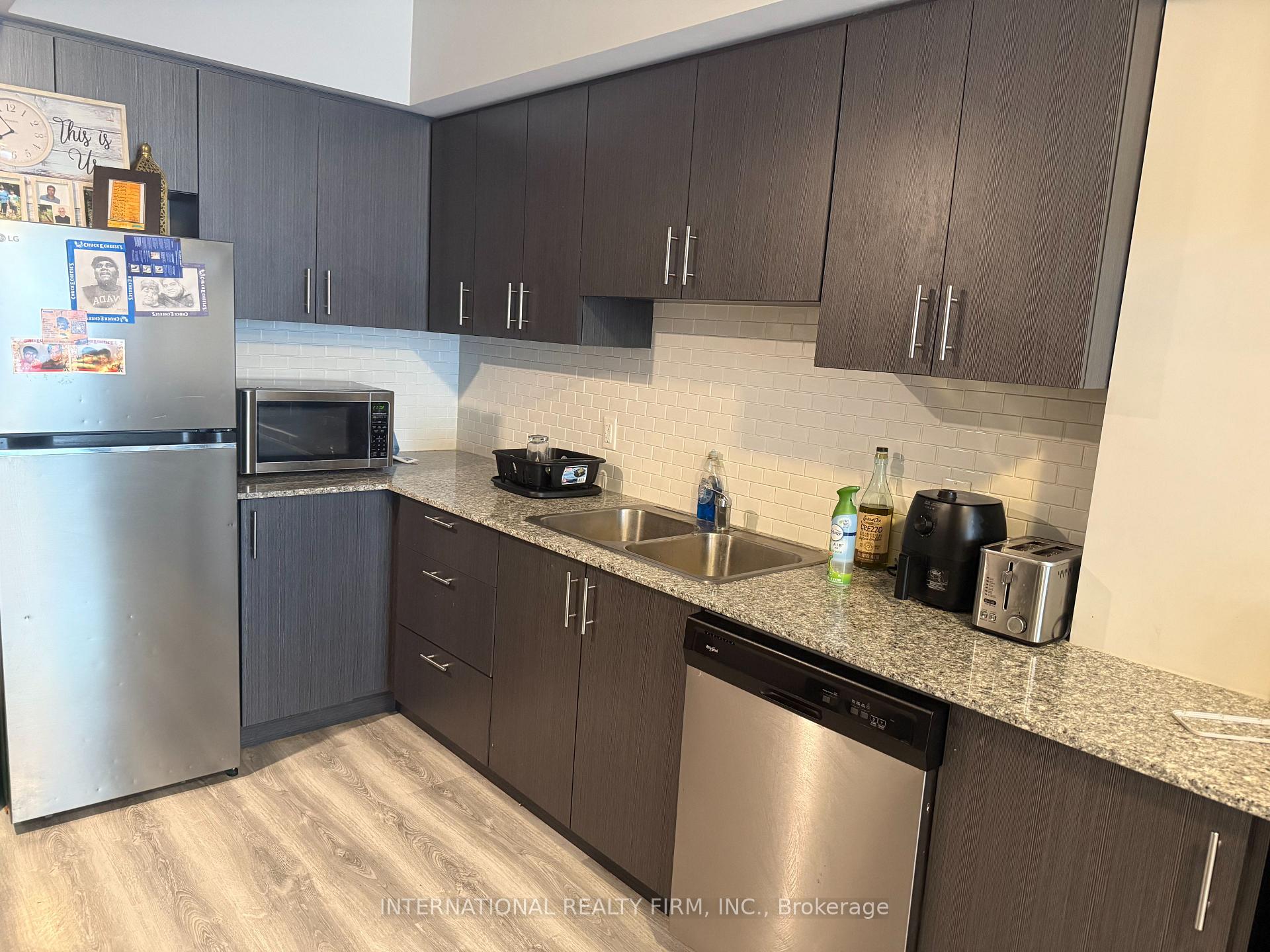 275 Larch Street 214, Waterloo — photo 3 of 5