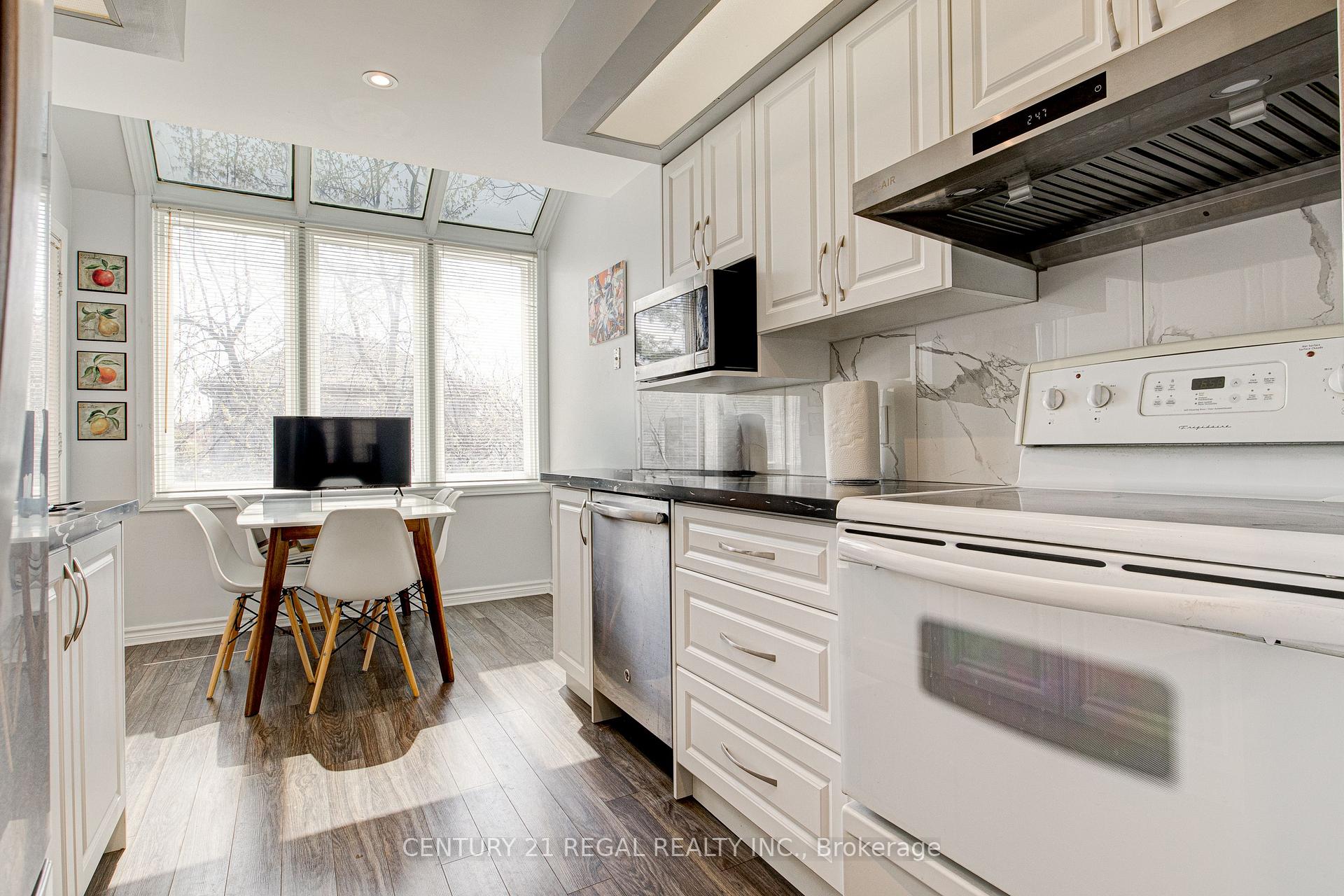 310 Christopher Drive 15, Cambridge — photo 3 of 5