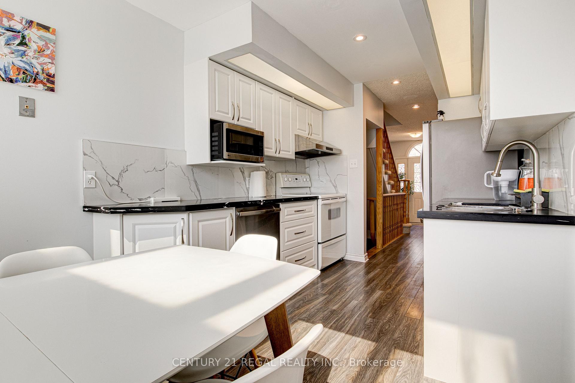 310 Christopher Drive 15, Cambridge — photo 5 of 5