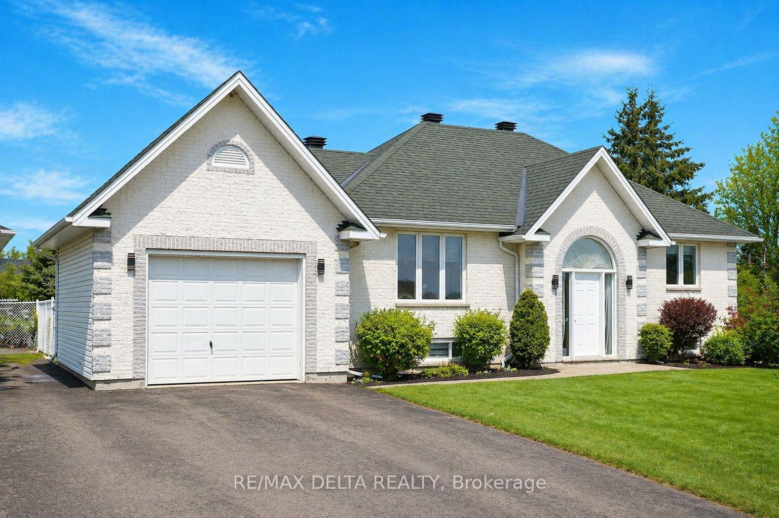 2031 Devine Road, Orleans - Cumberland and Area — photo 2 of 5