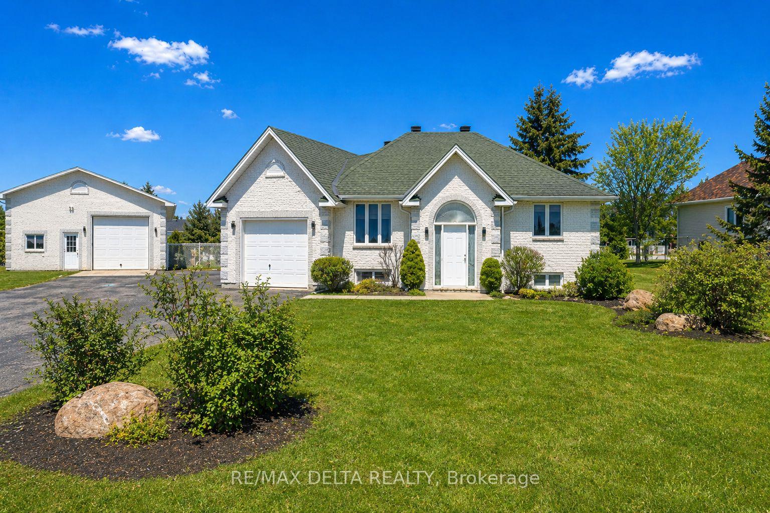 2031 Devine Road, Orleans - Cumberland and Area — photo 3 of 5