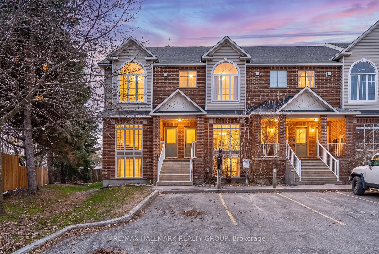 142 Gatestone Private, Beacon Hill North - South and Area, ON K1J 1K5