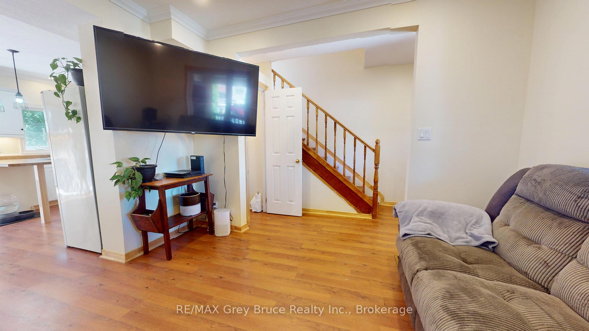 937 4th Avenue E, Owen Sound — photo 5 of 5