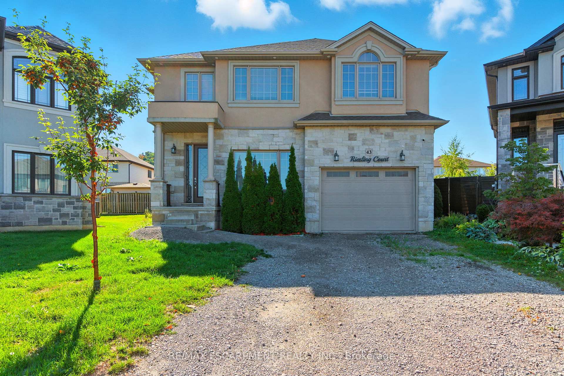 43 Riesling Court, Hamilton, ON L8G 0B4