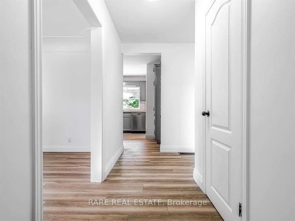 15 Miller Drive, Hamilton, ON L9G 2H9