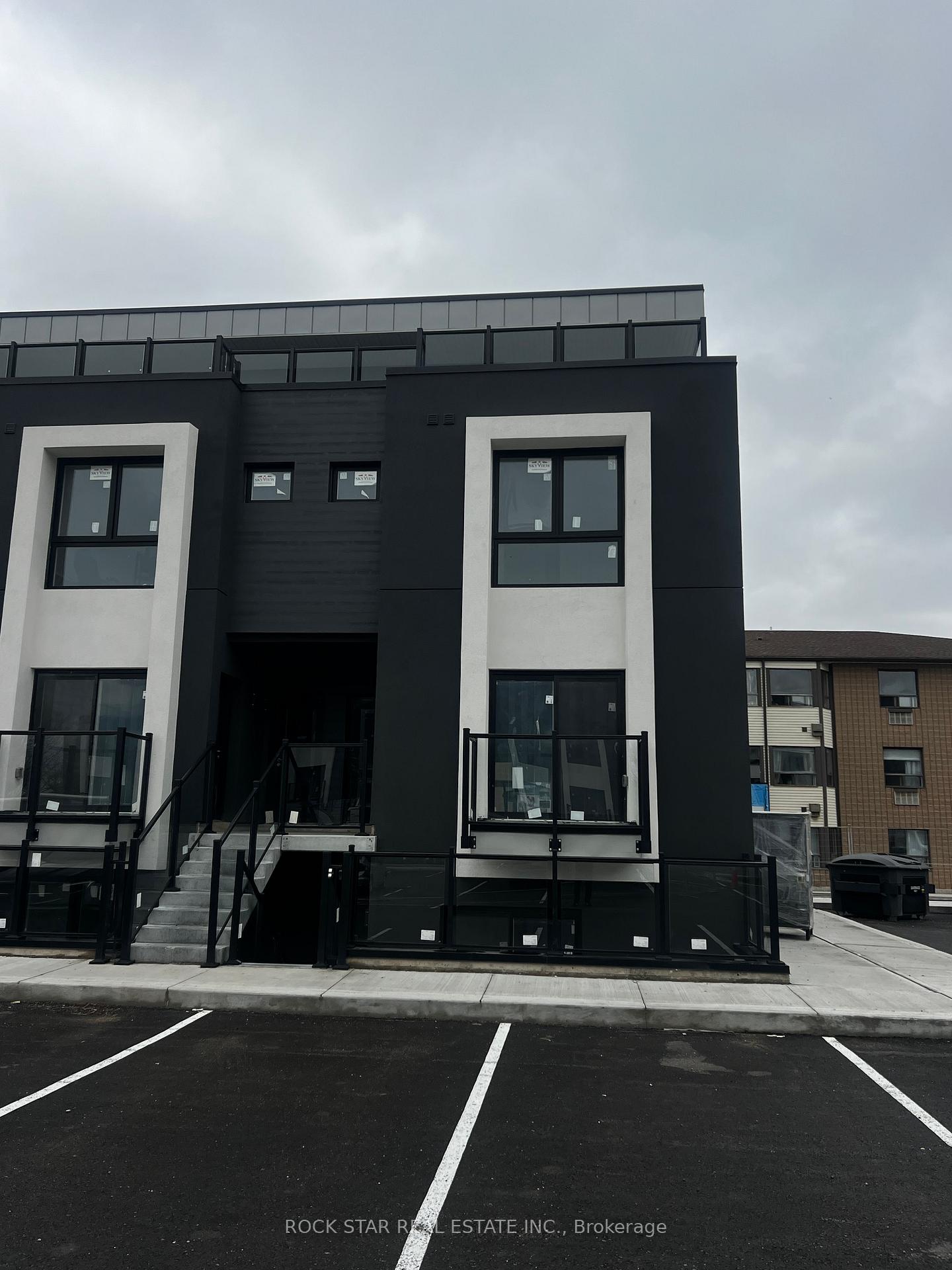 6638 Mcleod Road 320, Niagara Falls, ON L2G 7T4