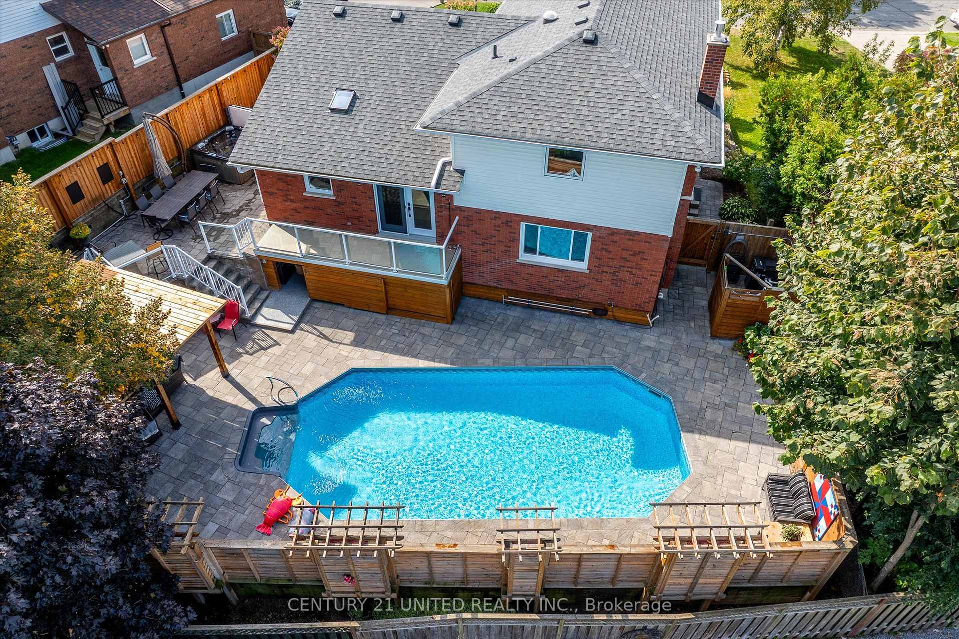 114 Oakwood Crescent, Peterborough, ON K9J 1N3