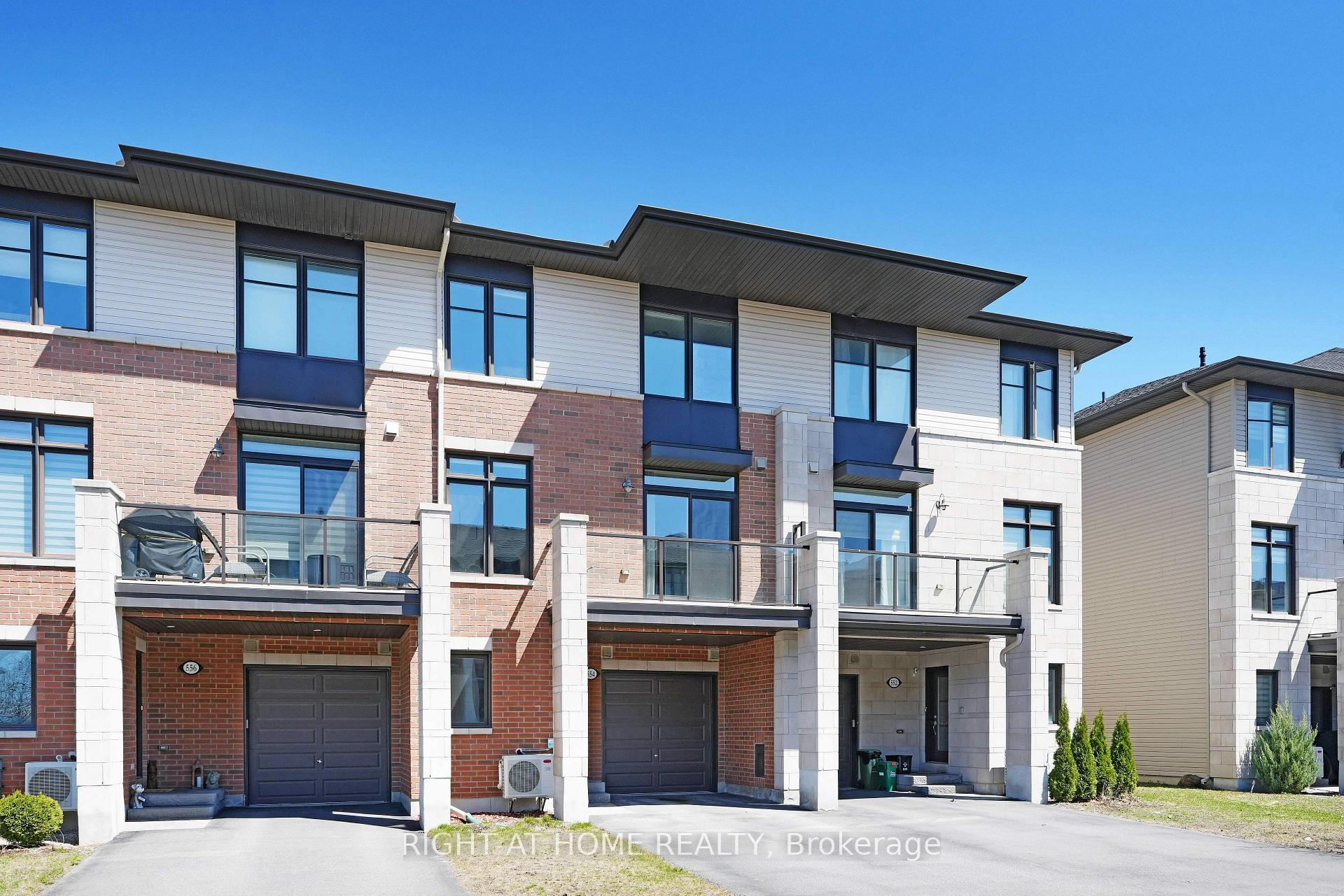 554 Labrador Crescent, Blossom Park - Airport and Area, ON K1T 0R4