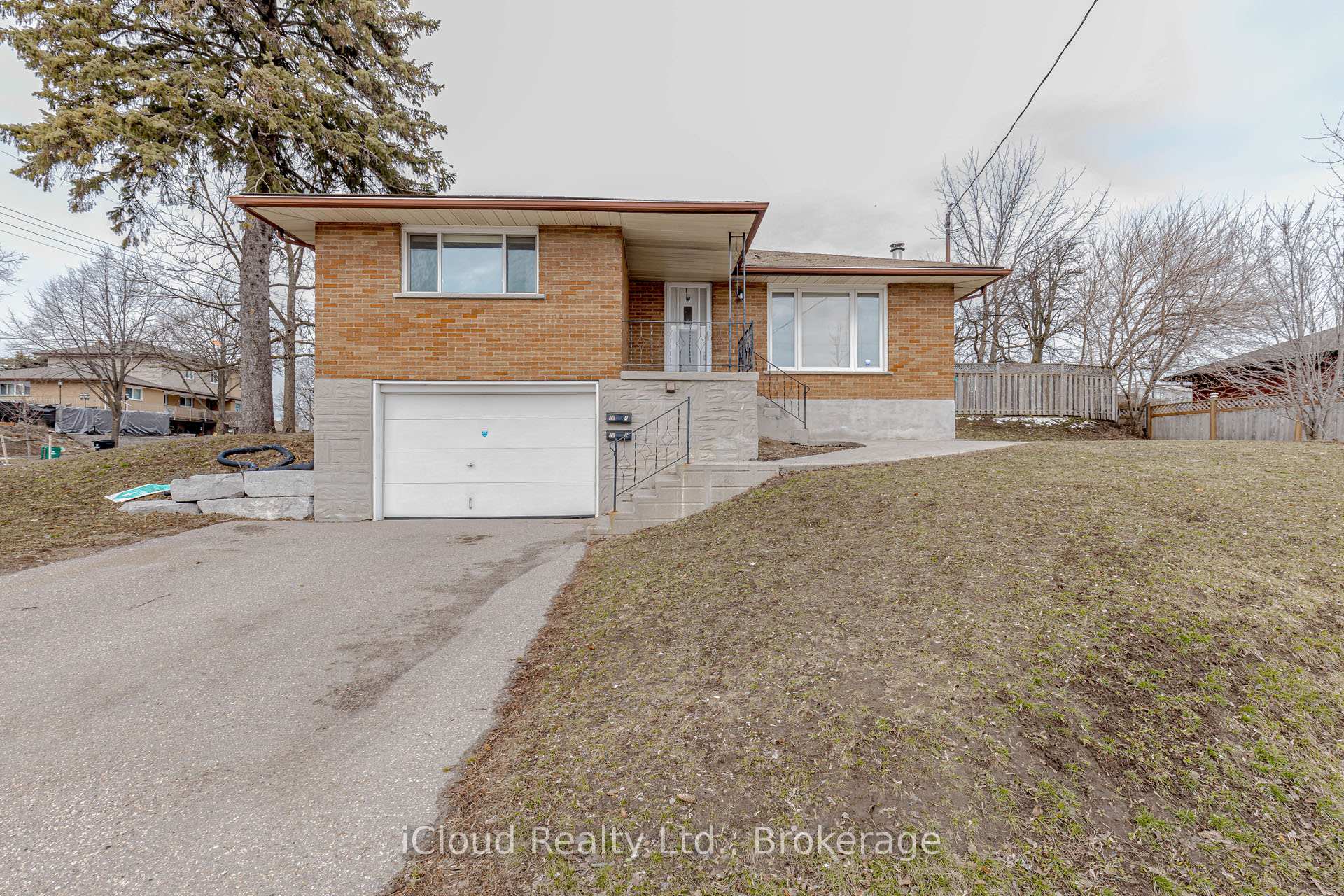 28 Hoffman Street, Kitchener, ON N2M 3M7