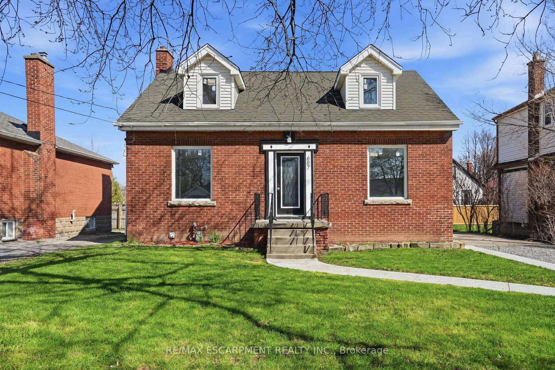 687 Upper James Street, Hamilton, ON L9C 2Z4
