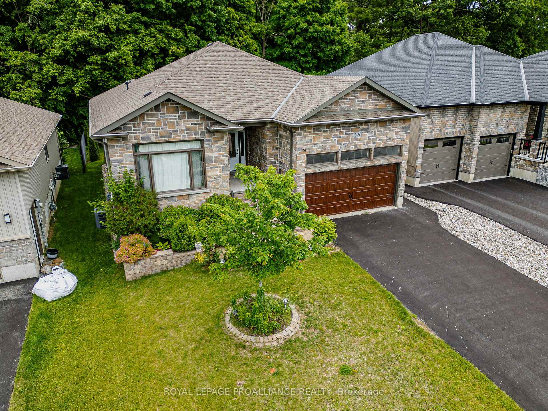 29 Autumn Grove, Quinte West, ON K8V 5P4