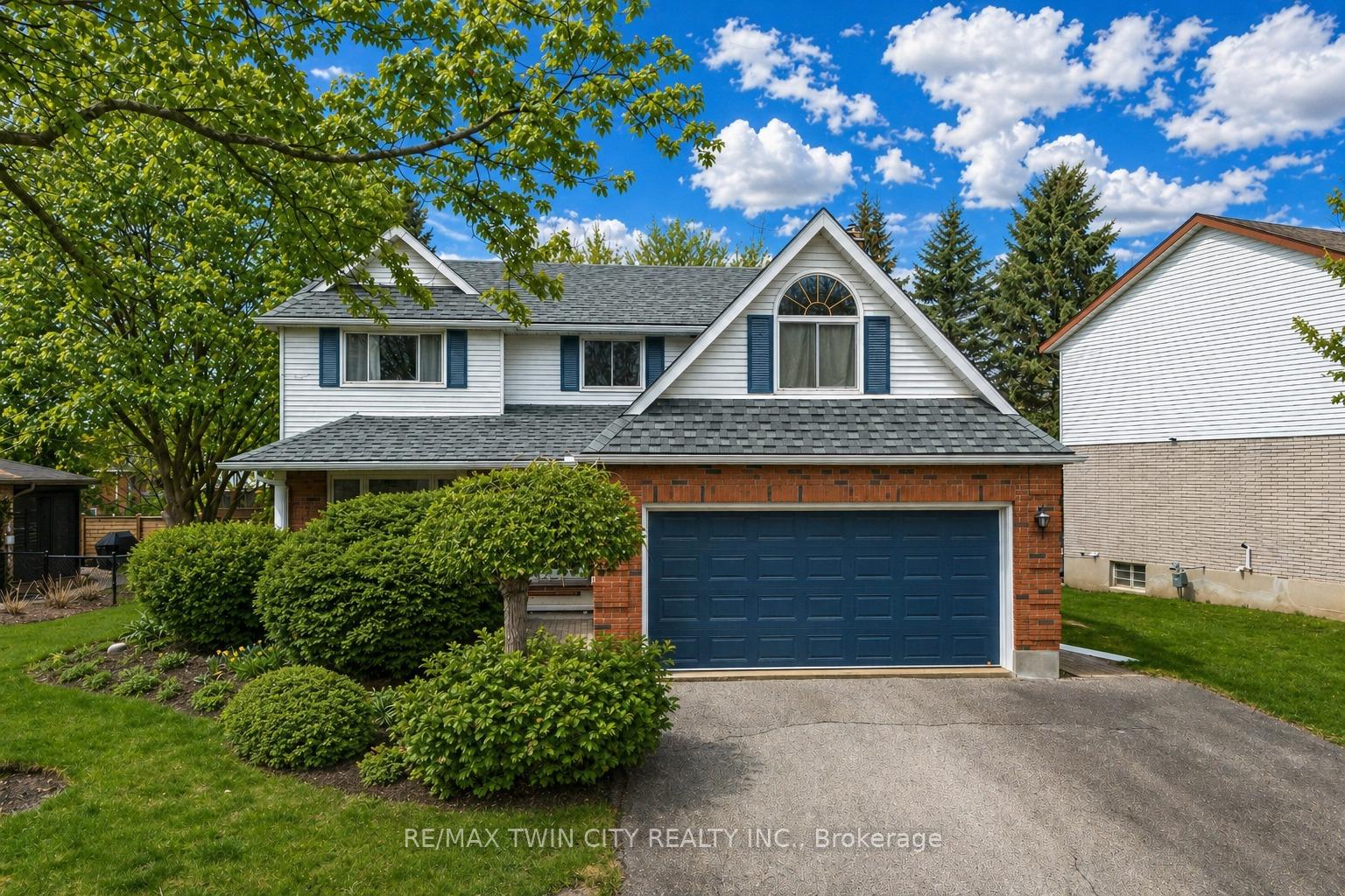 11 Darlington Place, Kitchener, ON N2A 3M3