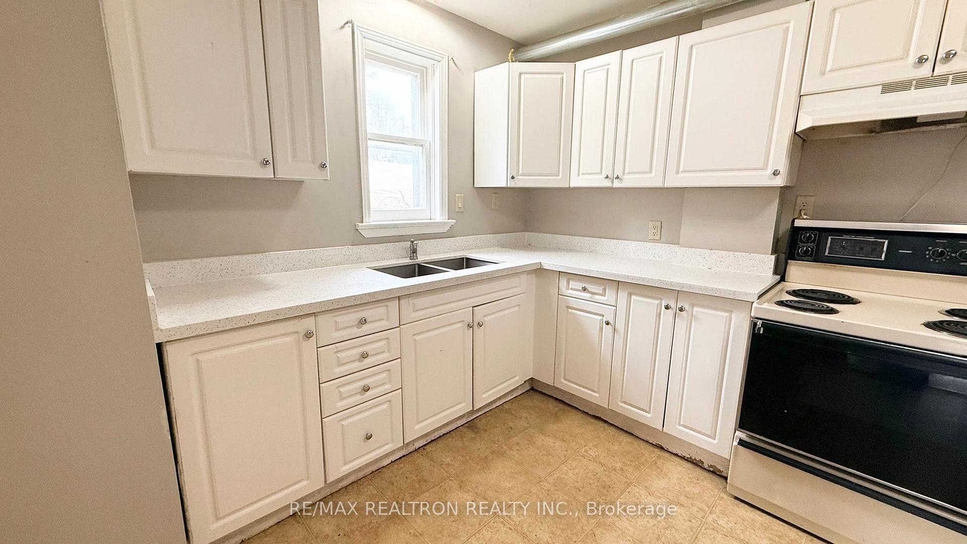 38 LaFayette Avenue, Peterborough — photo 4 of 5