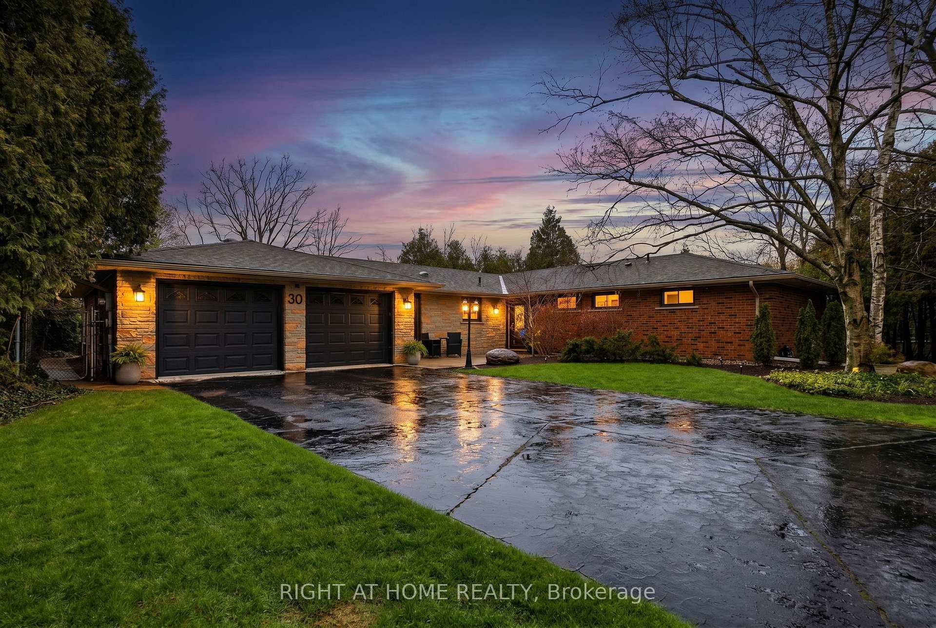 30 Carl Crescent, Hamilton, ON L8B 0G5