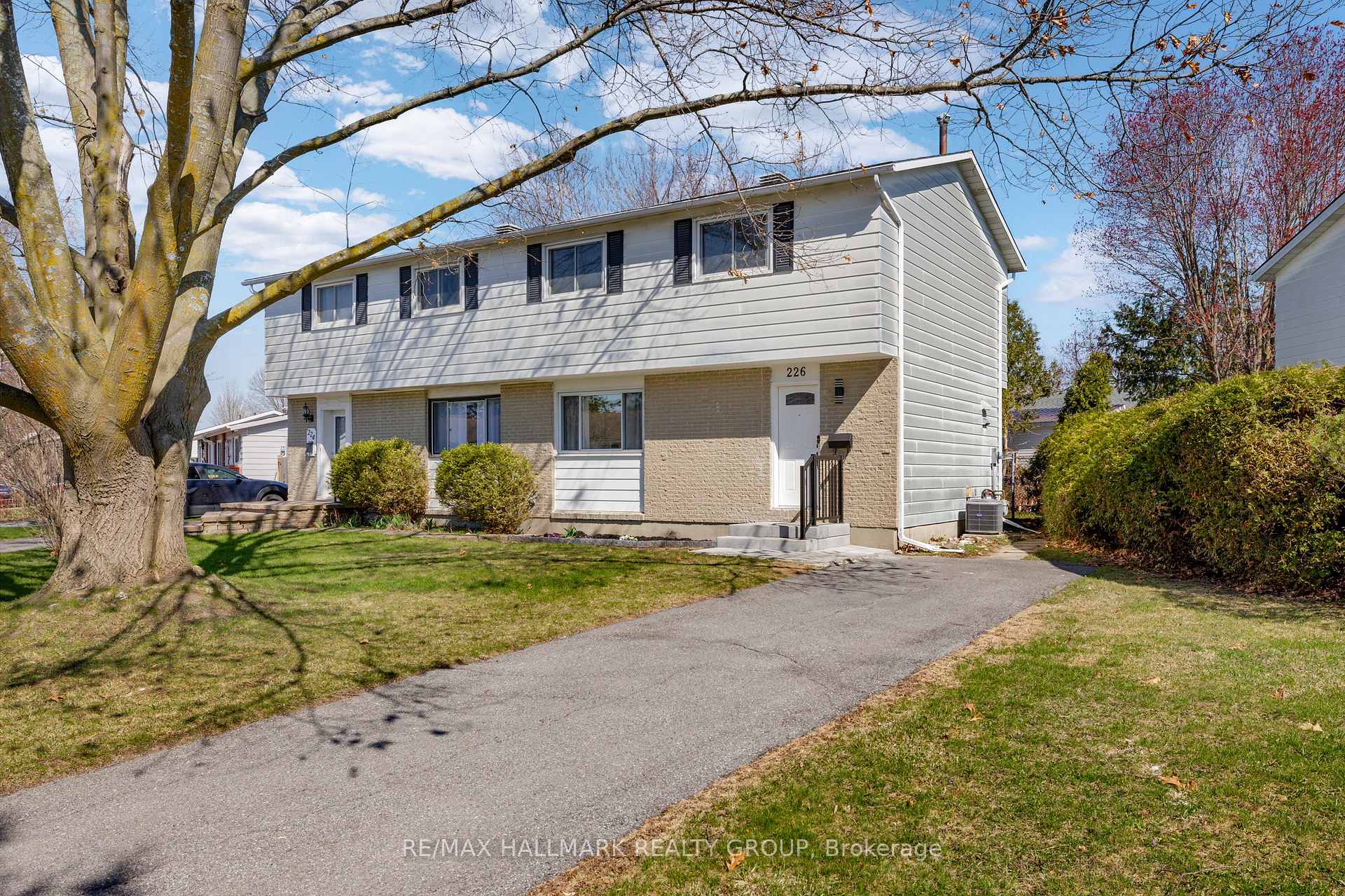 226 Old Colony Road, Kanata, ON K2L 1M7