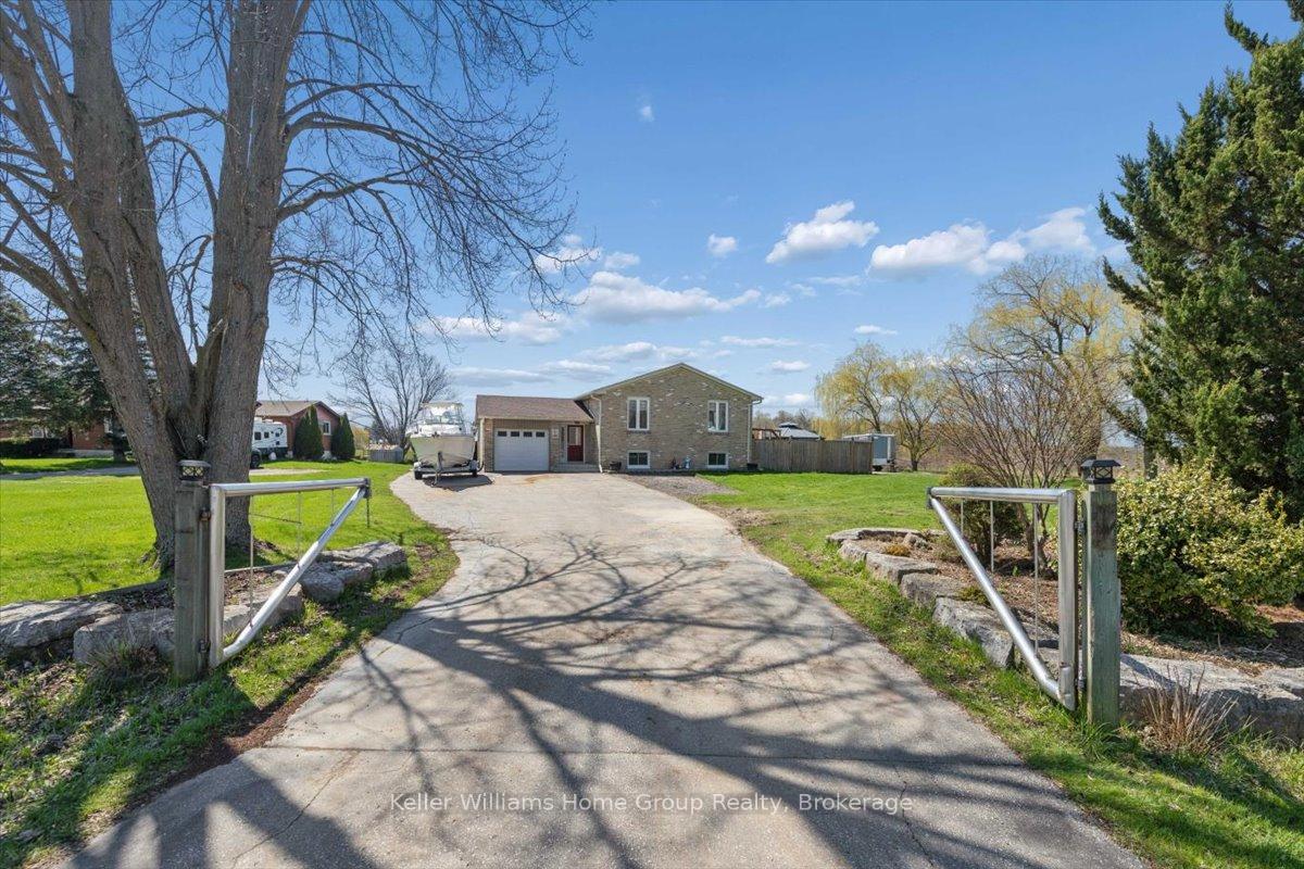 1211 Old 8 Highway, Hamilton, ON L9H 5E1