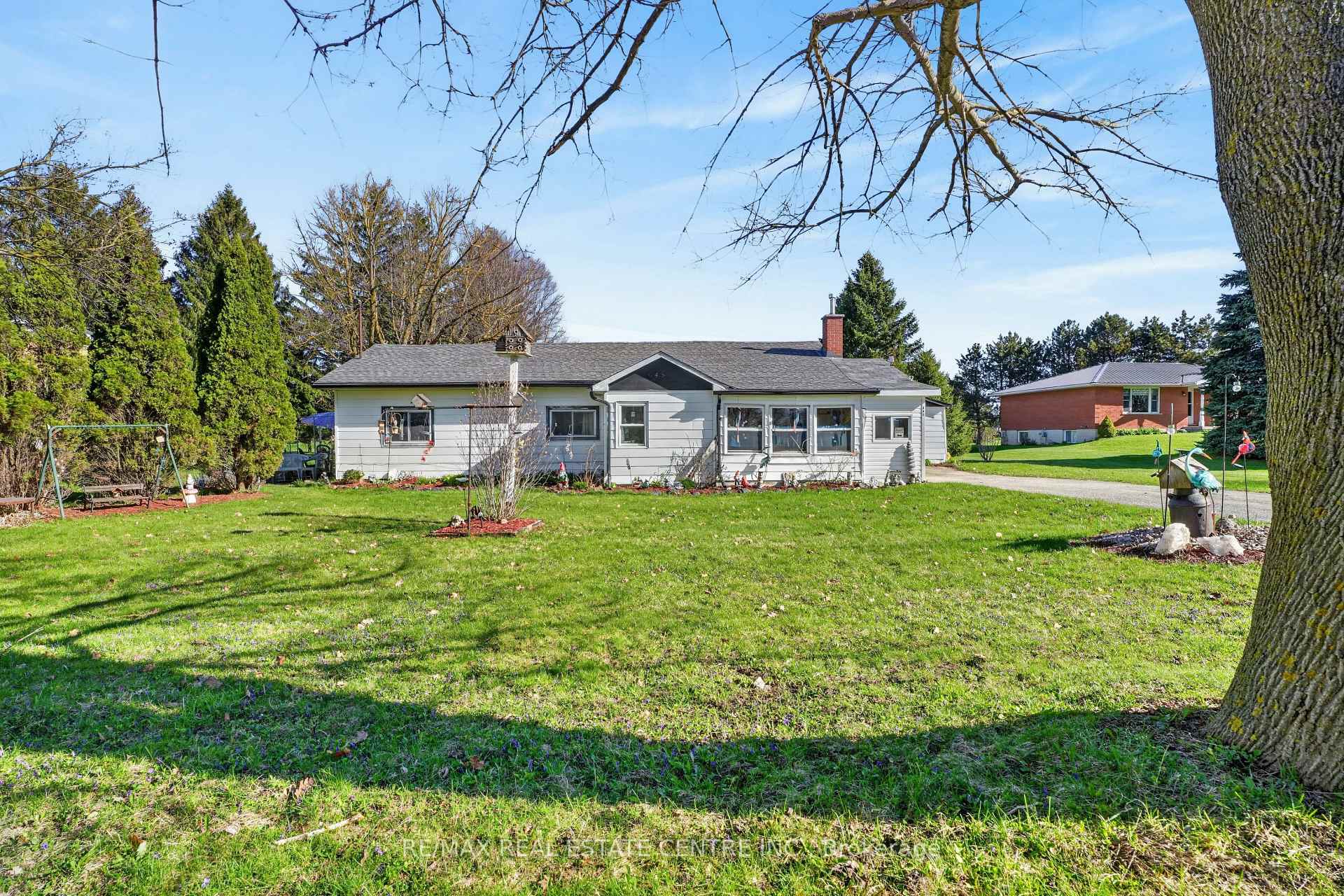 645 Queen Street W, Wellington North, ON N0G 2L1