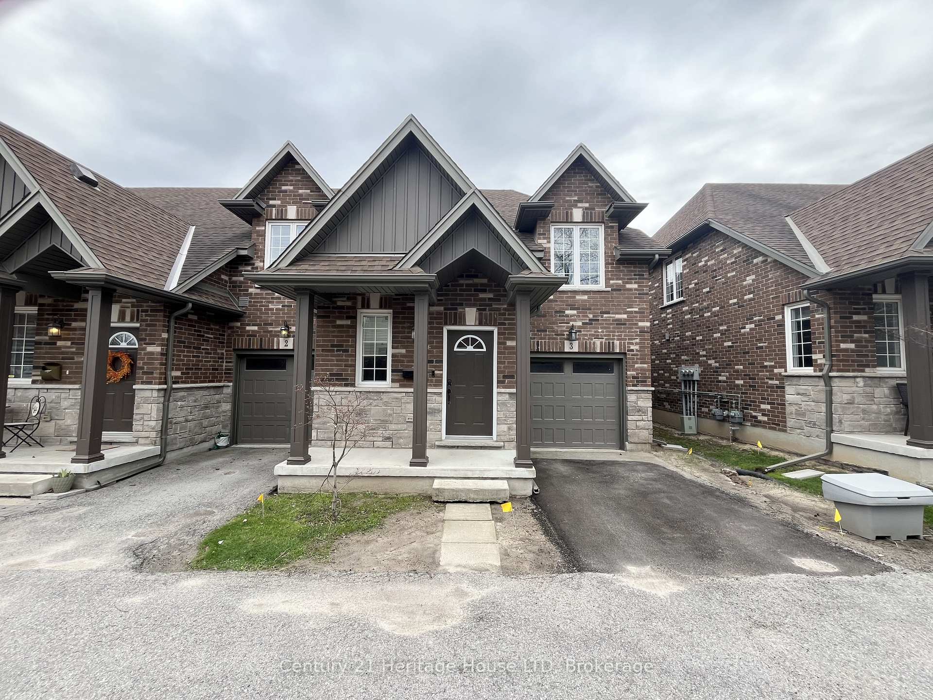 63 Pine Street N 3, Thorold, ON L2V 2P2