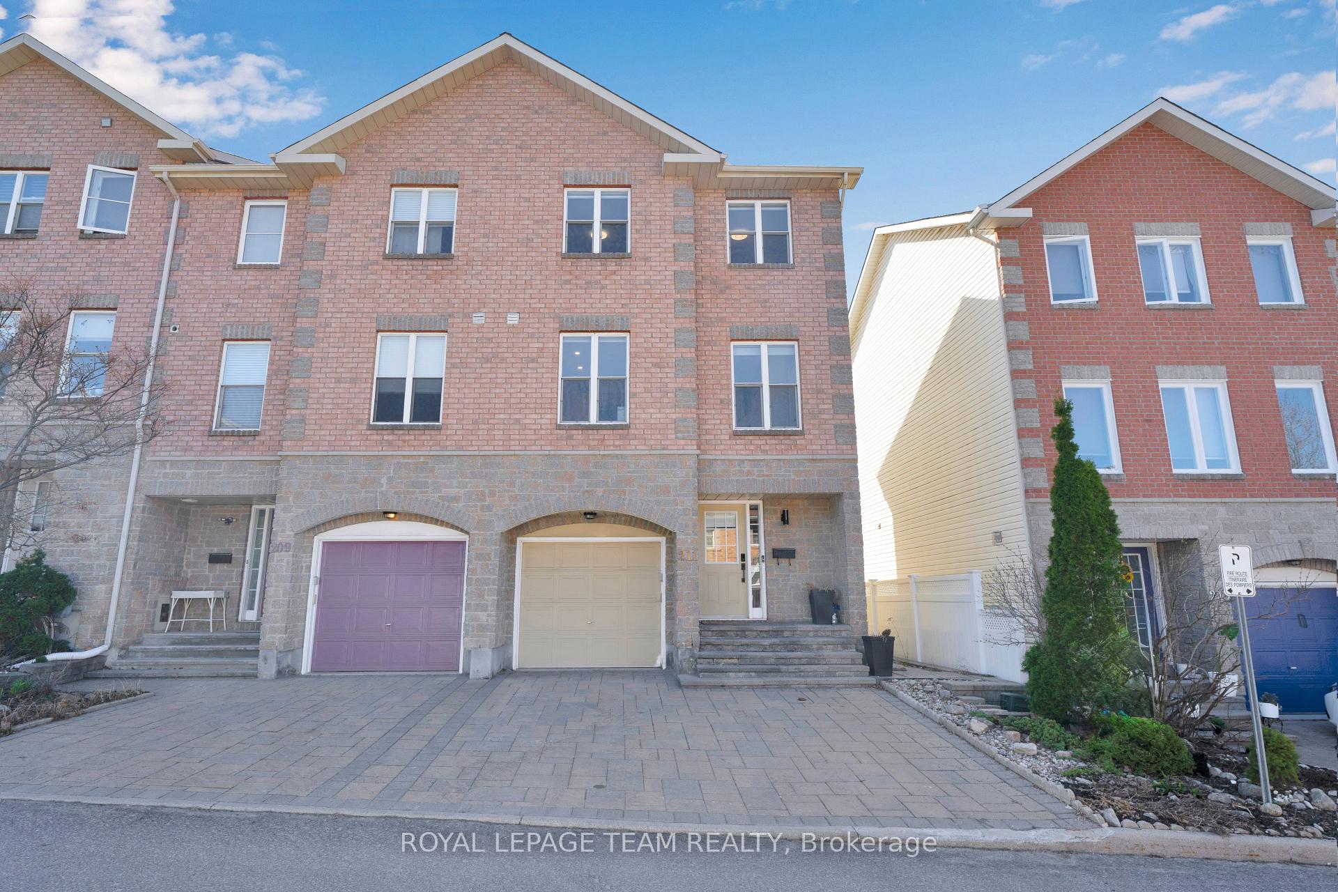 211 Westvalley Private, Billings Bridge - Riverside Park and Area, ON K1V 2B3