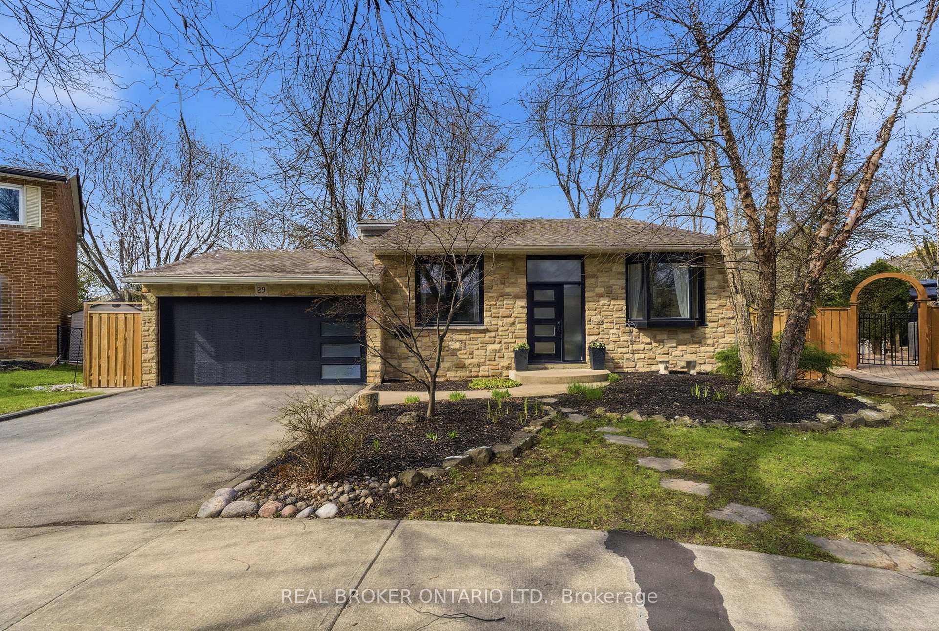 29 Melissa Crescent, Hamilton, ON L9H 7C5
