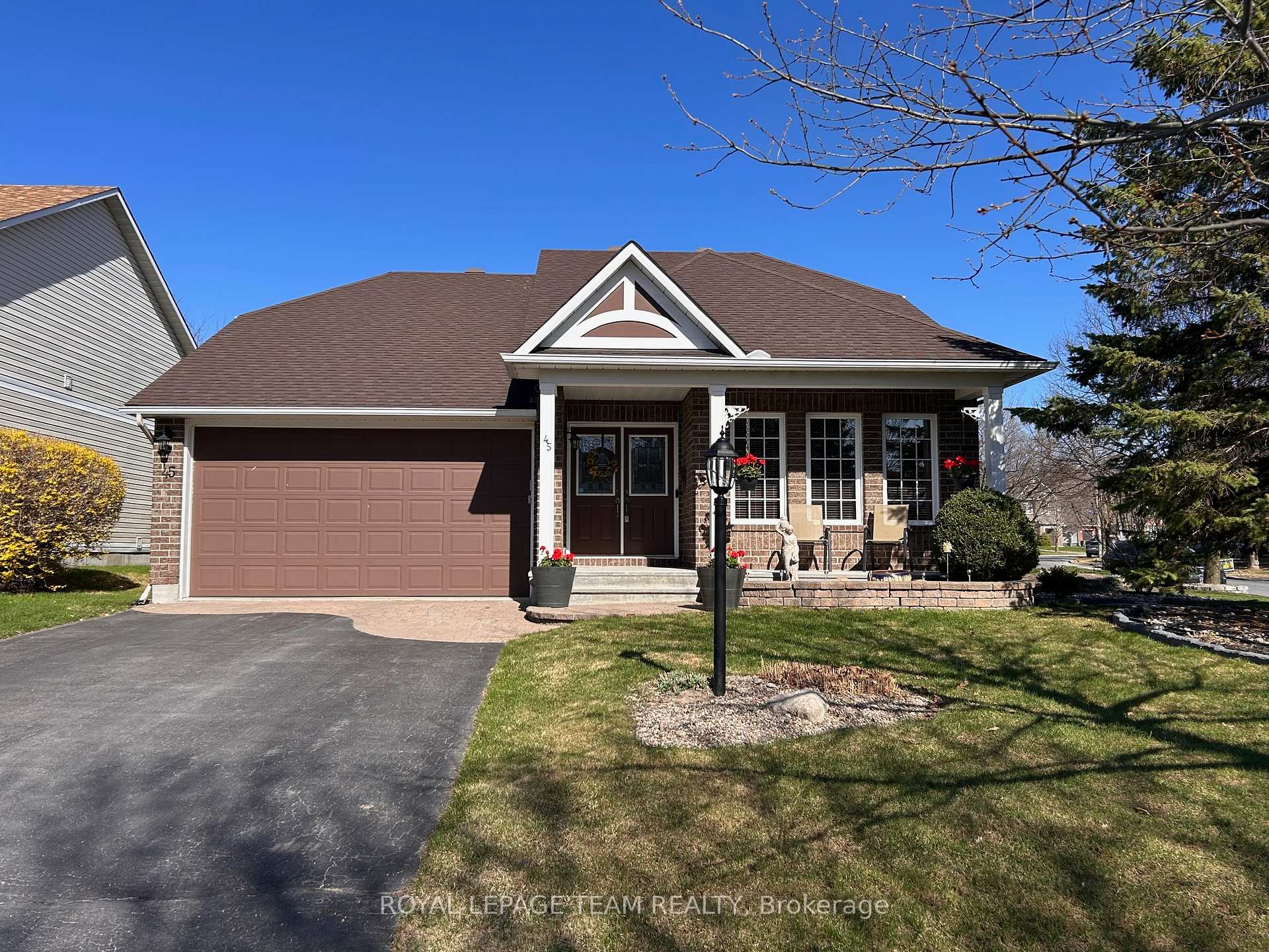 45 Burnstead Crescent, Kanata, ON K2M 2T4